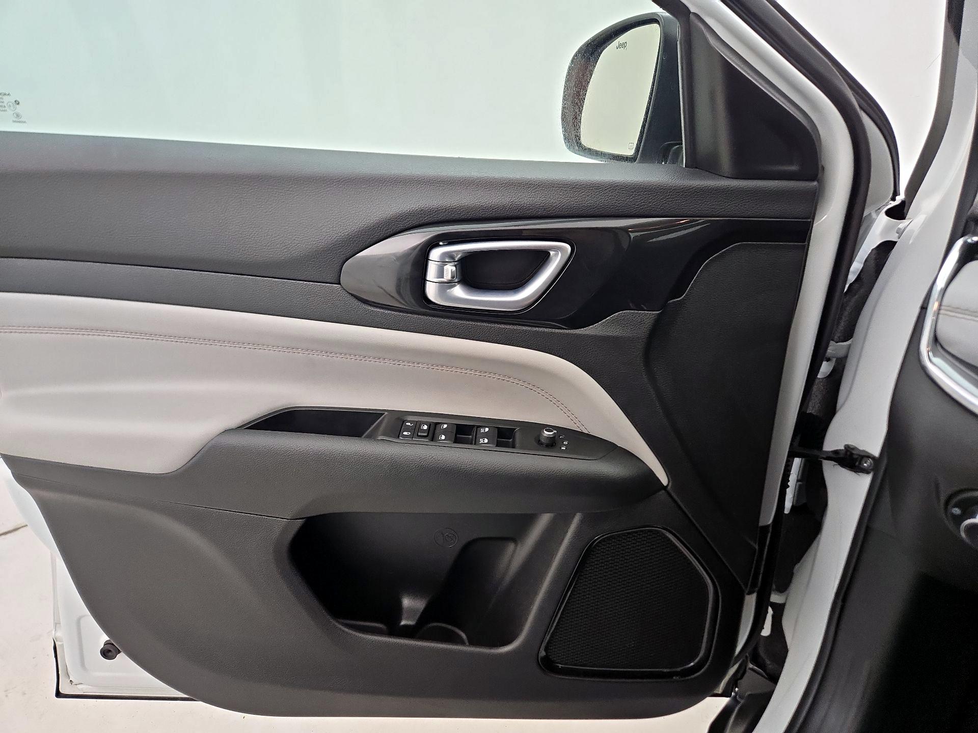 Thumbnail: 2022 Jeep Compass - 12