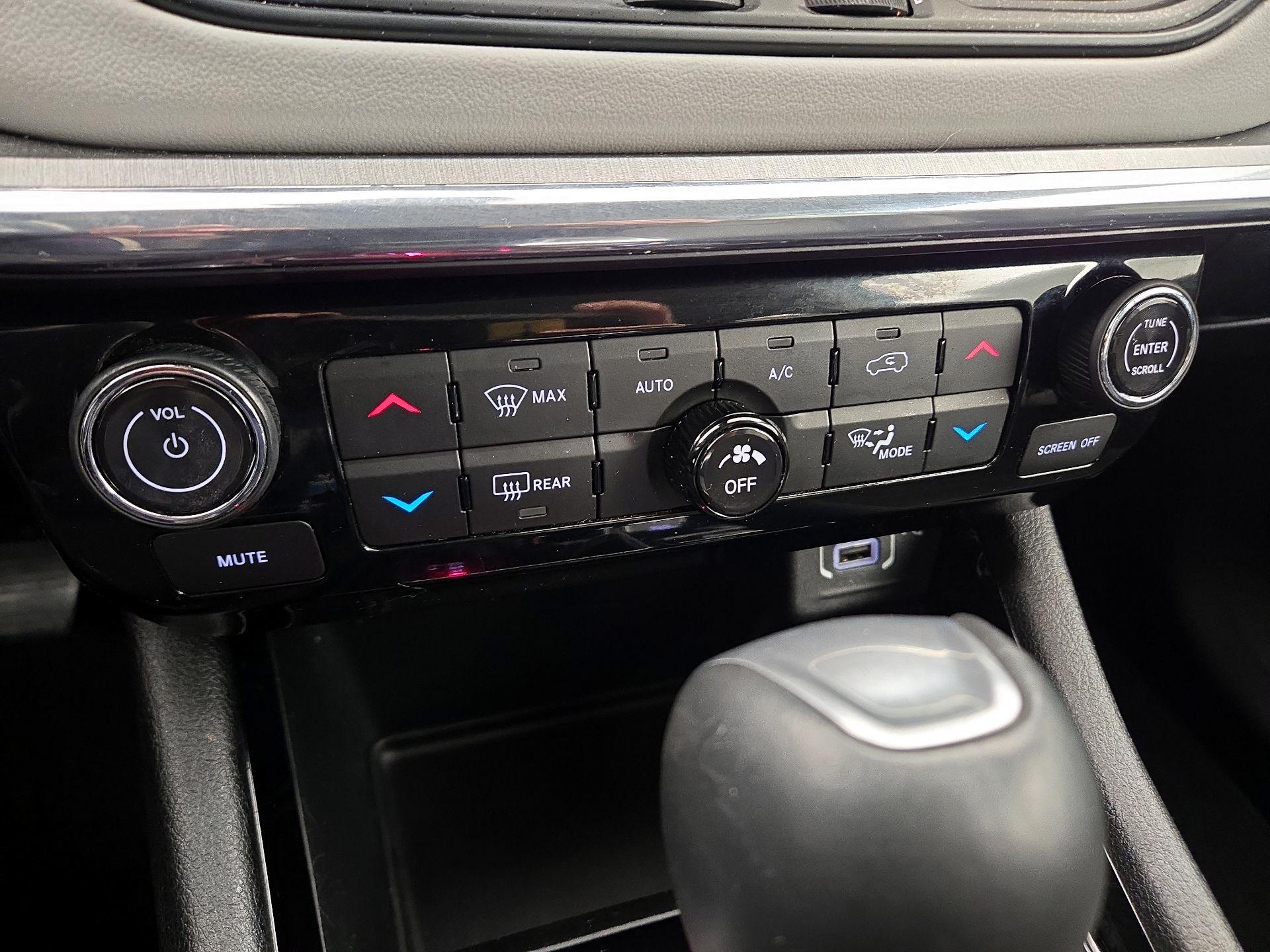 Thumbnail: 2022 Jeep Compass - 16