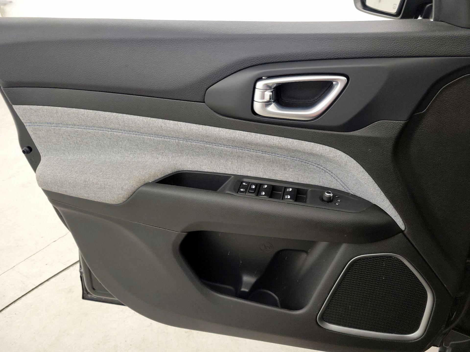 Thumbnail: 2023 Jeep Compass - 12