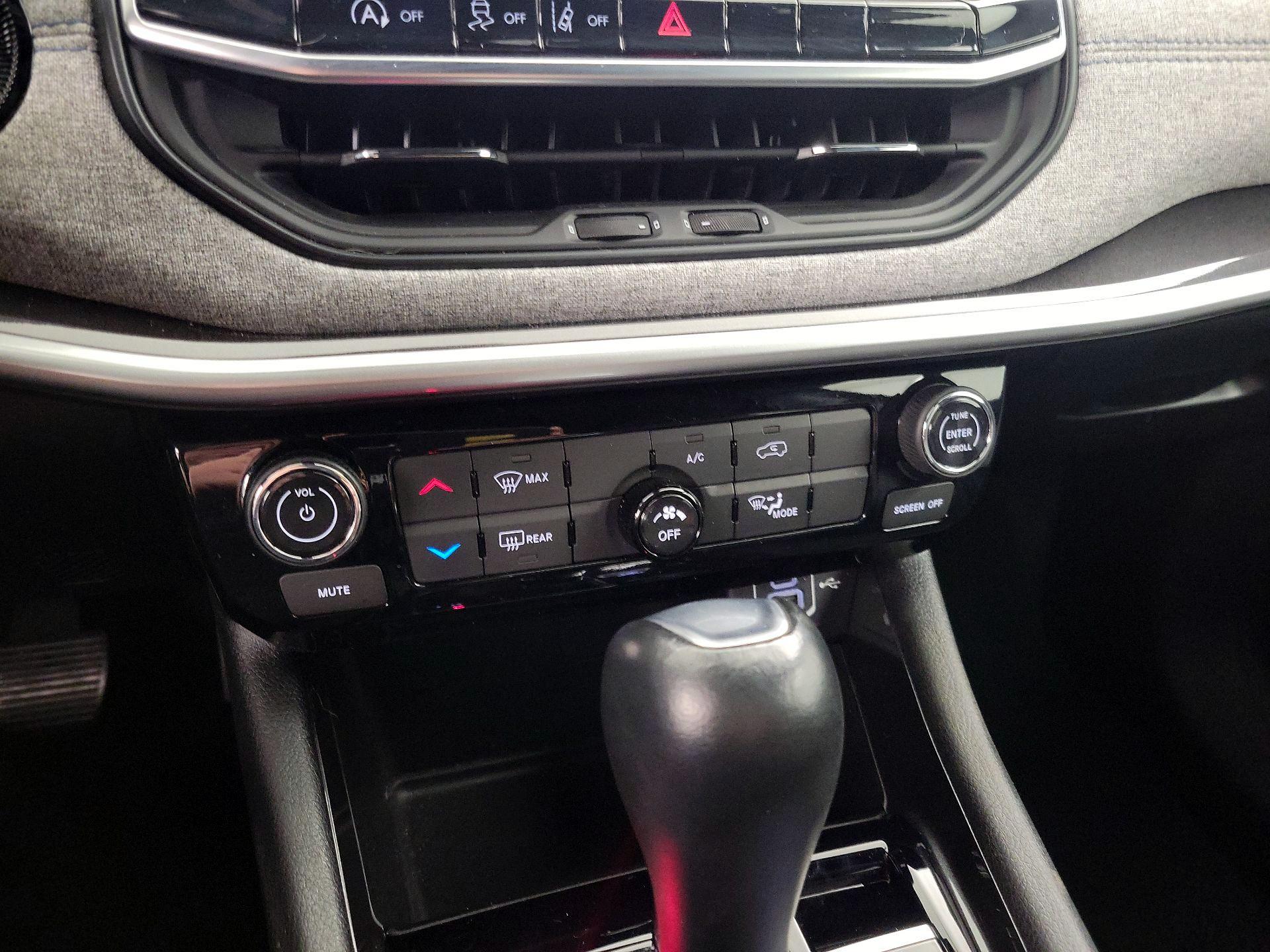 Thumbnail: 2023 Jeep Compass - 16