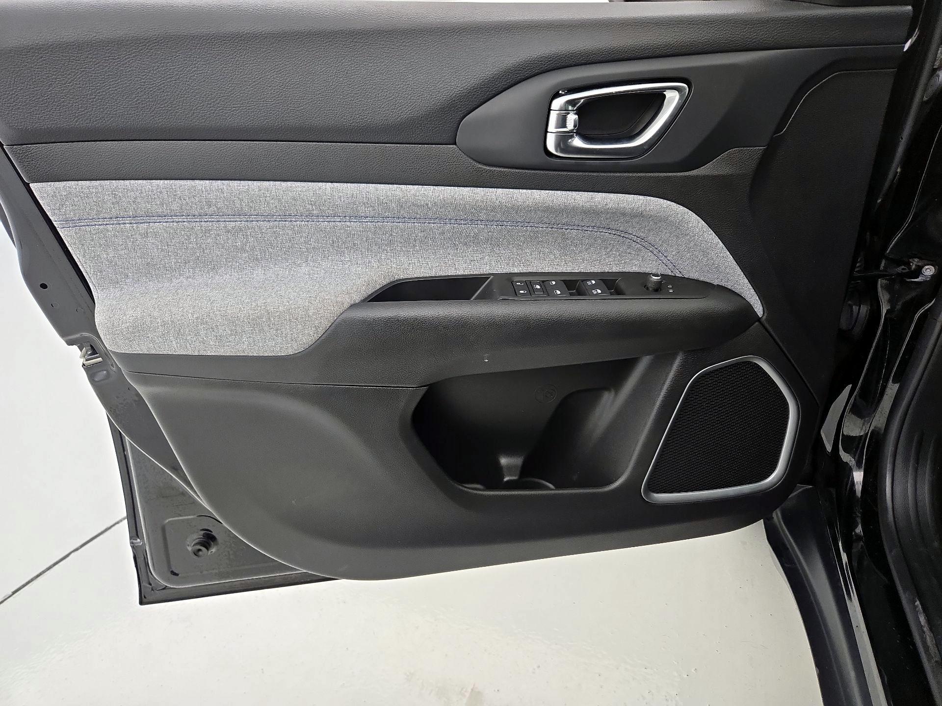 Thumbnail: 2022 Jeep Compass - 12