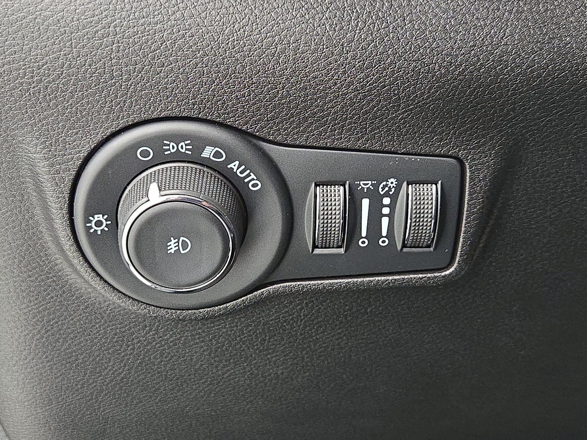 Thumbnail: 2022 Jeep Compass - 13