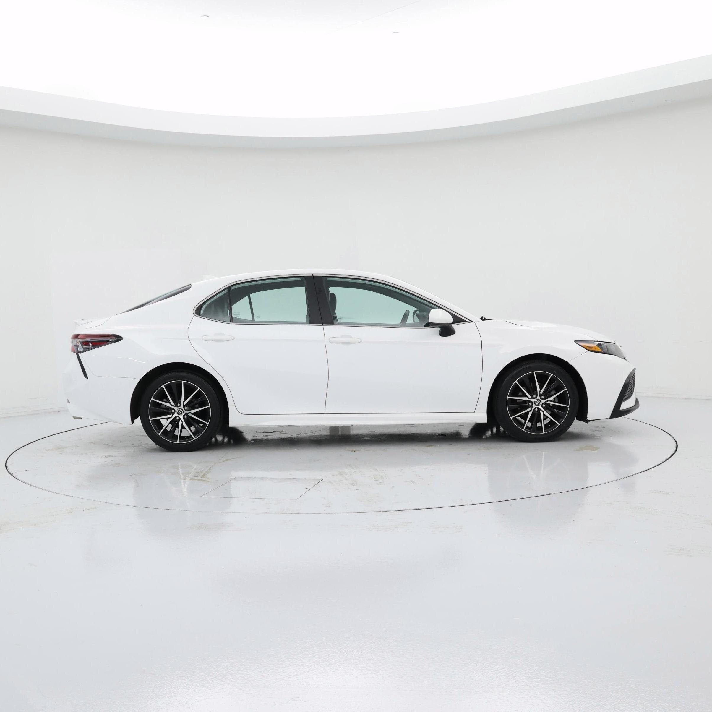 Thumbnail: 2021 Toyota Camry - 7