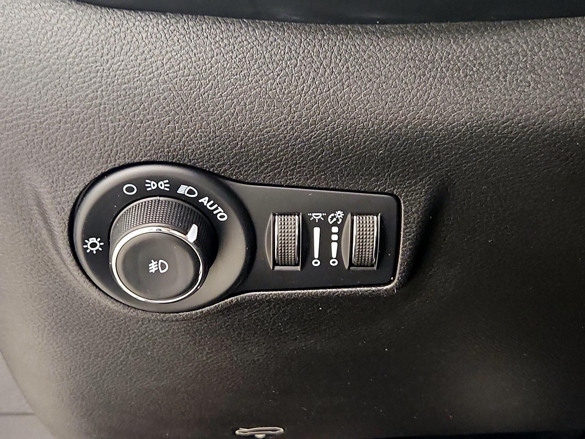 Thumbnail: 2022 Jeep Compass - 11