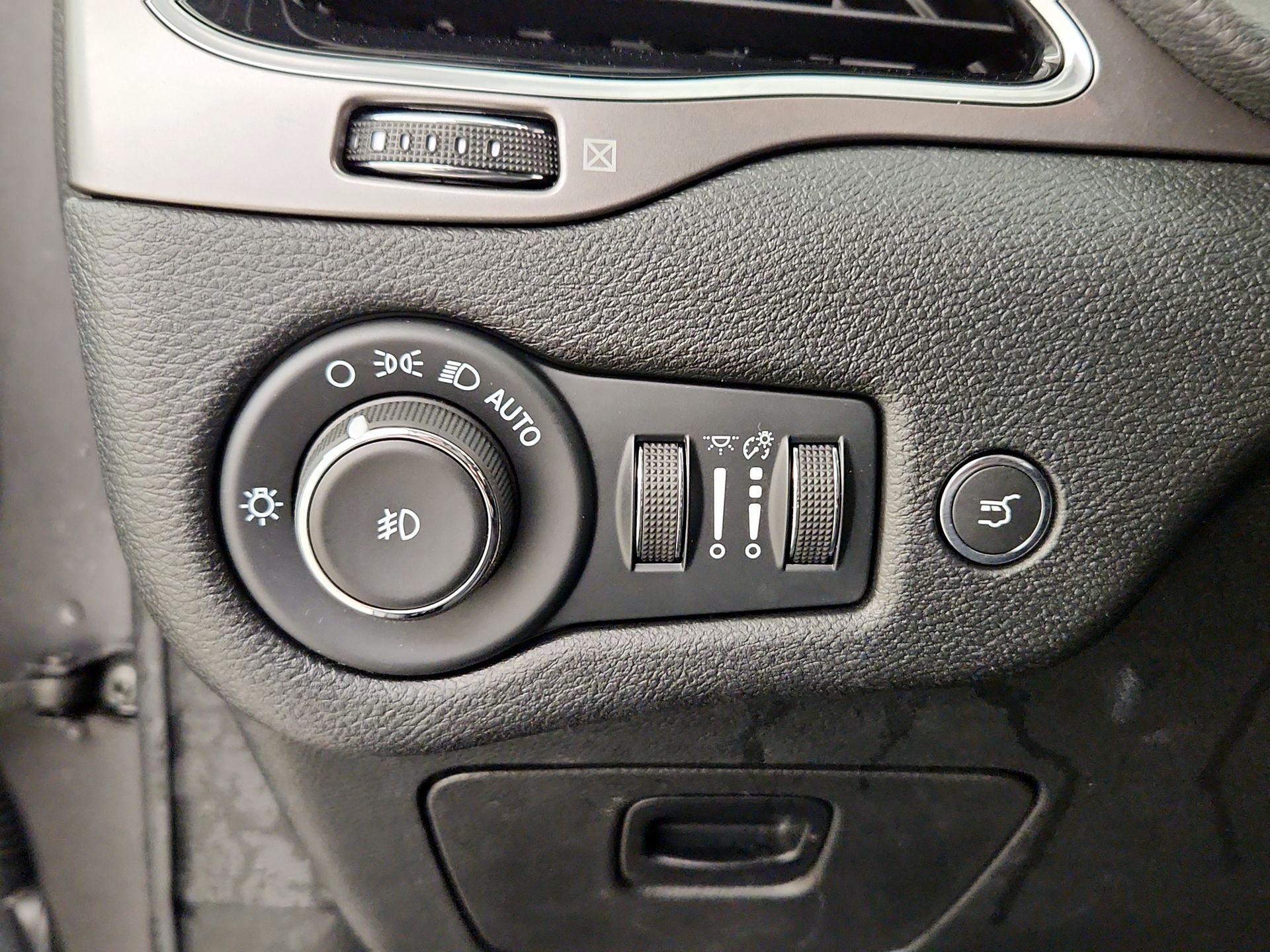 Thumbnail: 2022 Jeep Cherokee - 11