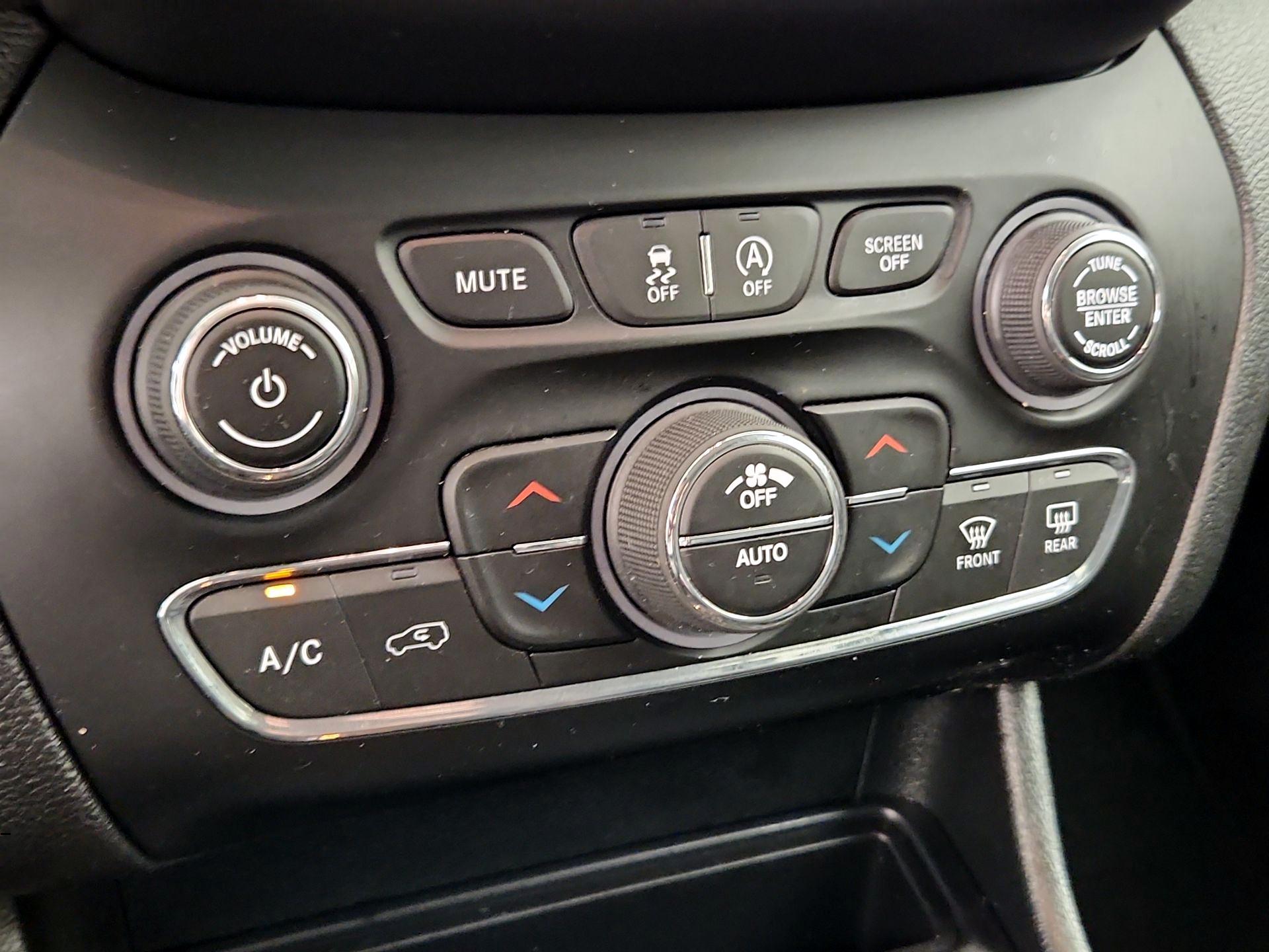 Thumbnail: 2022 Jeep Cherokee - 14