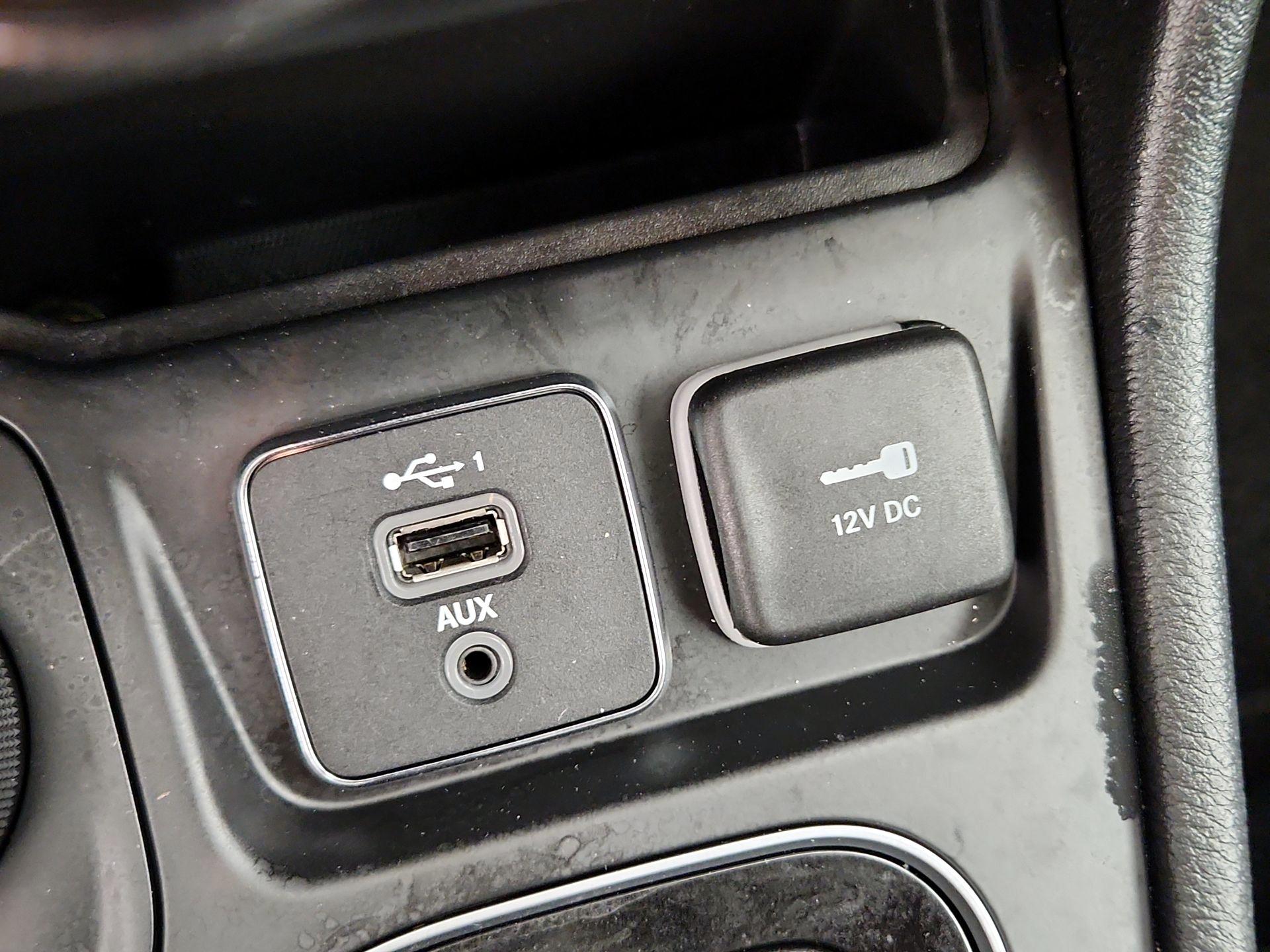 Thumbnail: 2022 Jeep Cherokee - 16