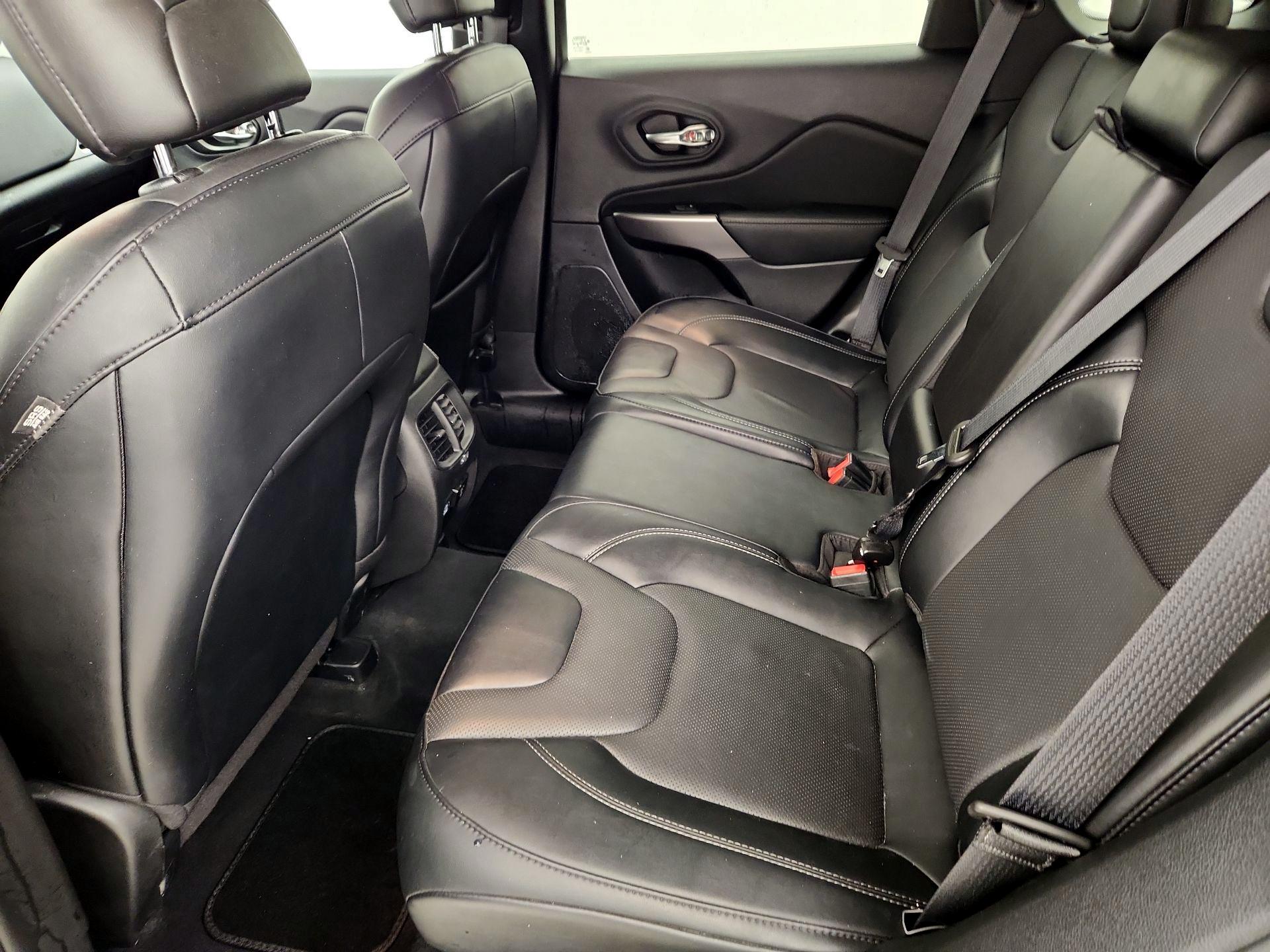 Thumbnail: 2022 Jeep Cherokee - 18