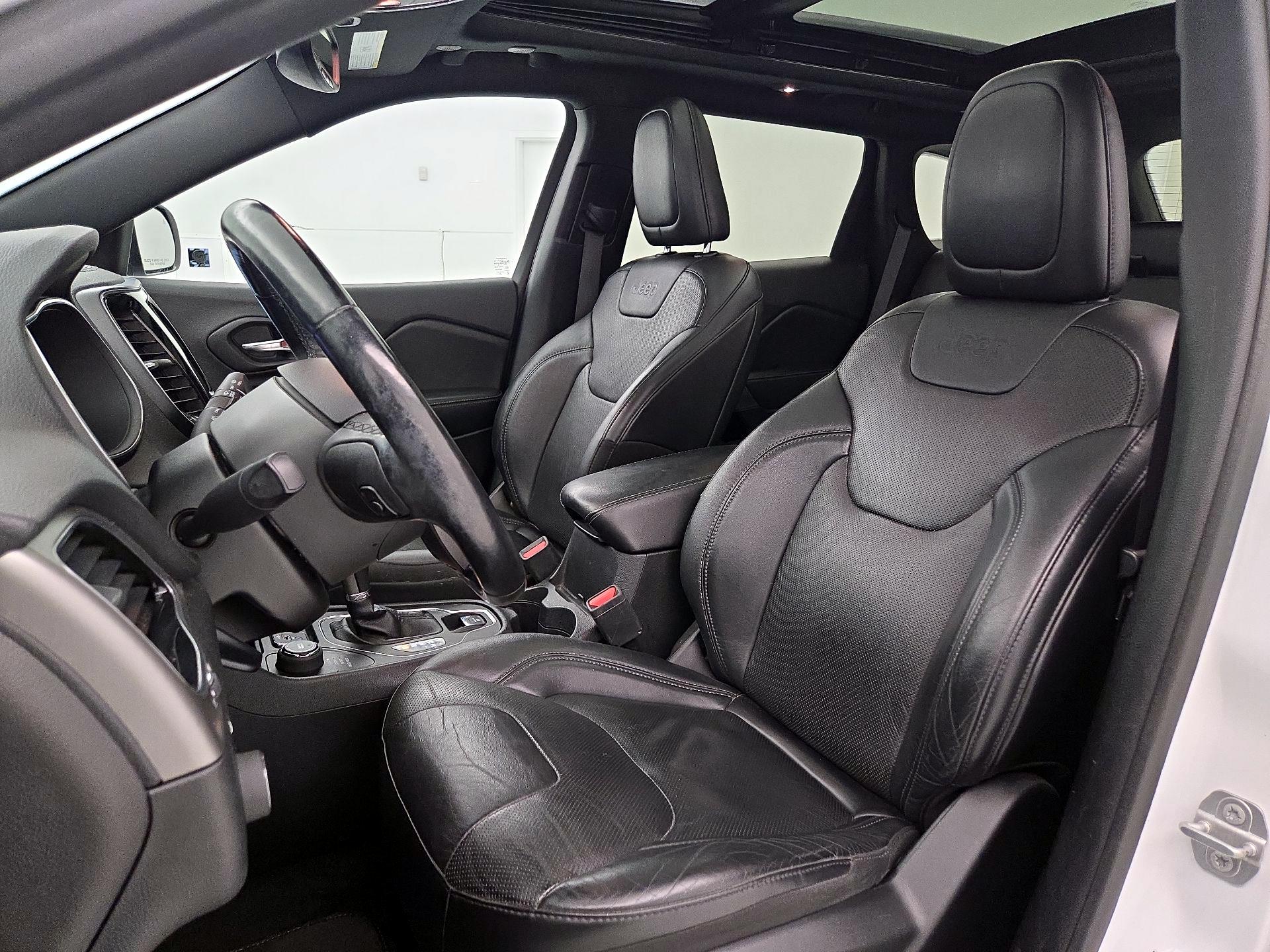 Thumbnail: 2020 Jeep Cherokee - 11