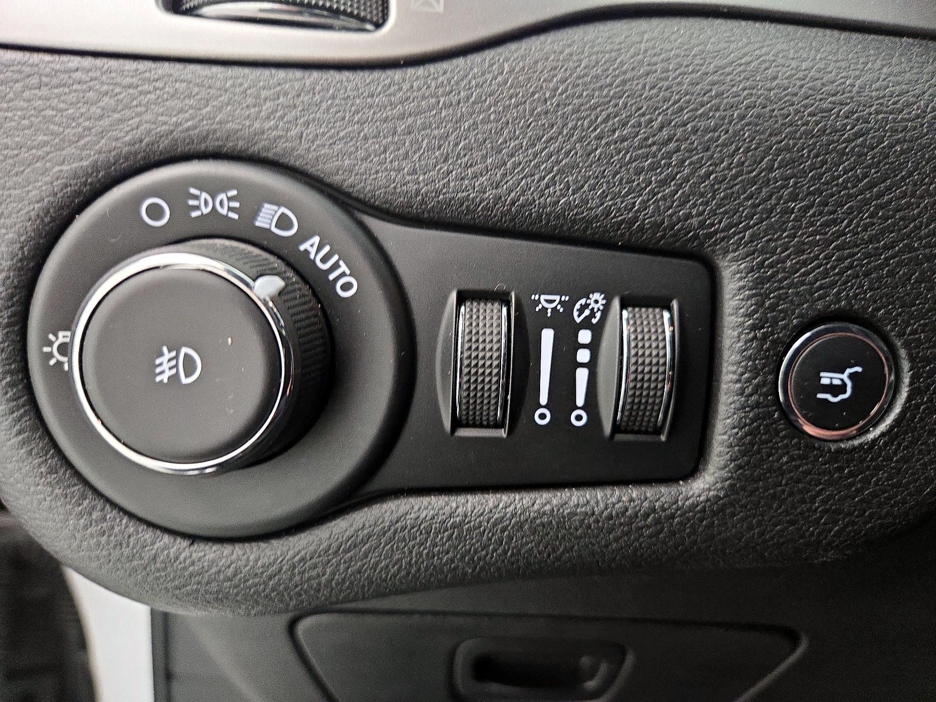 Thumbnail: 2020 Jeep Cherokee - 13