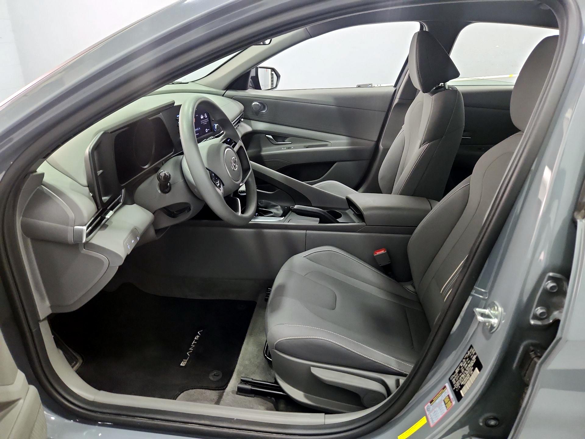 Thumbnail: 2021 Hyundai Elantra - 11