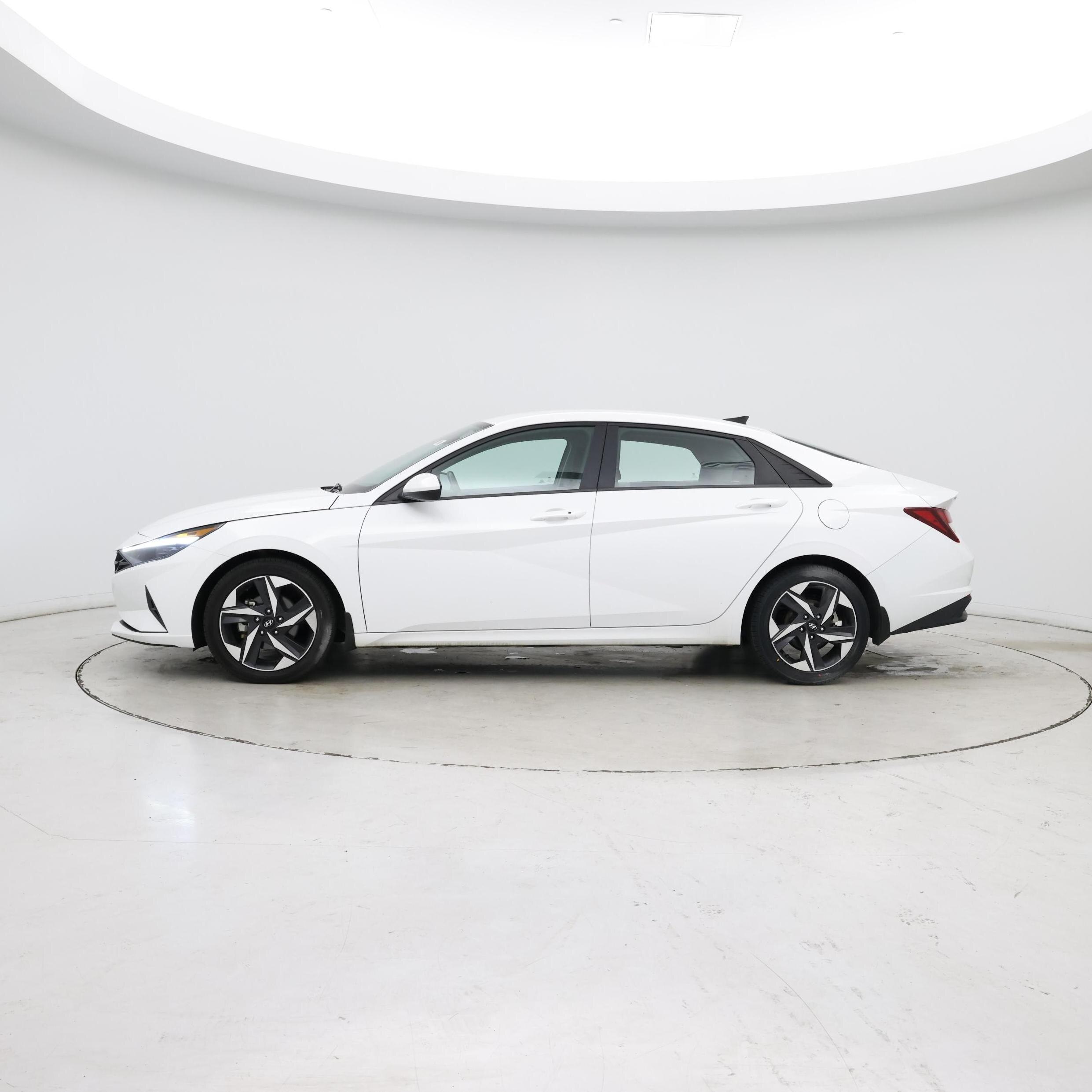 Thumbnail: 2023 Hyundai Elantra - 3