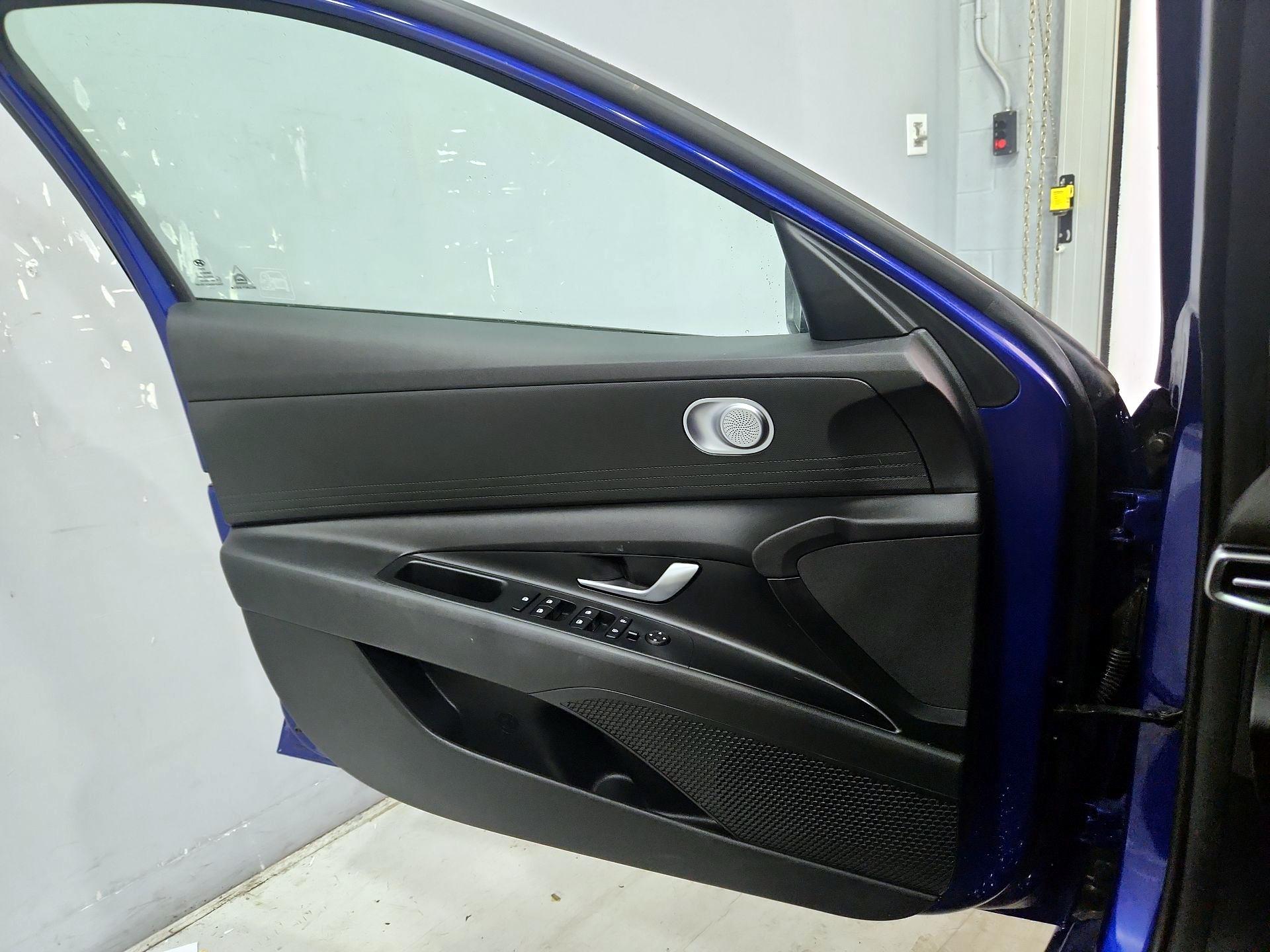 Thumbnail: 2022 Hyundai Elantra - 12