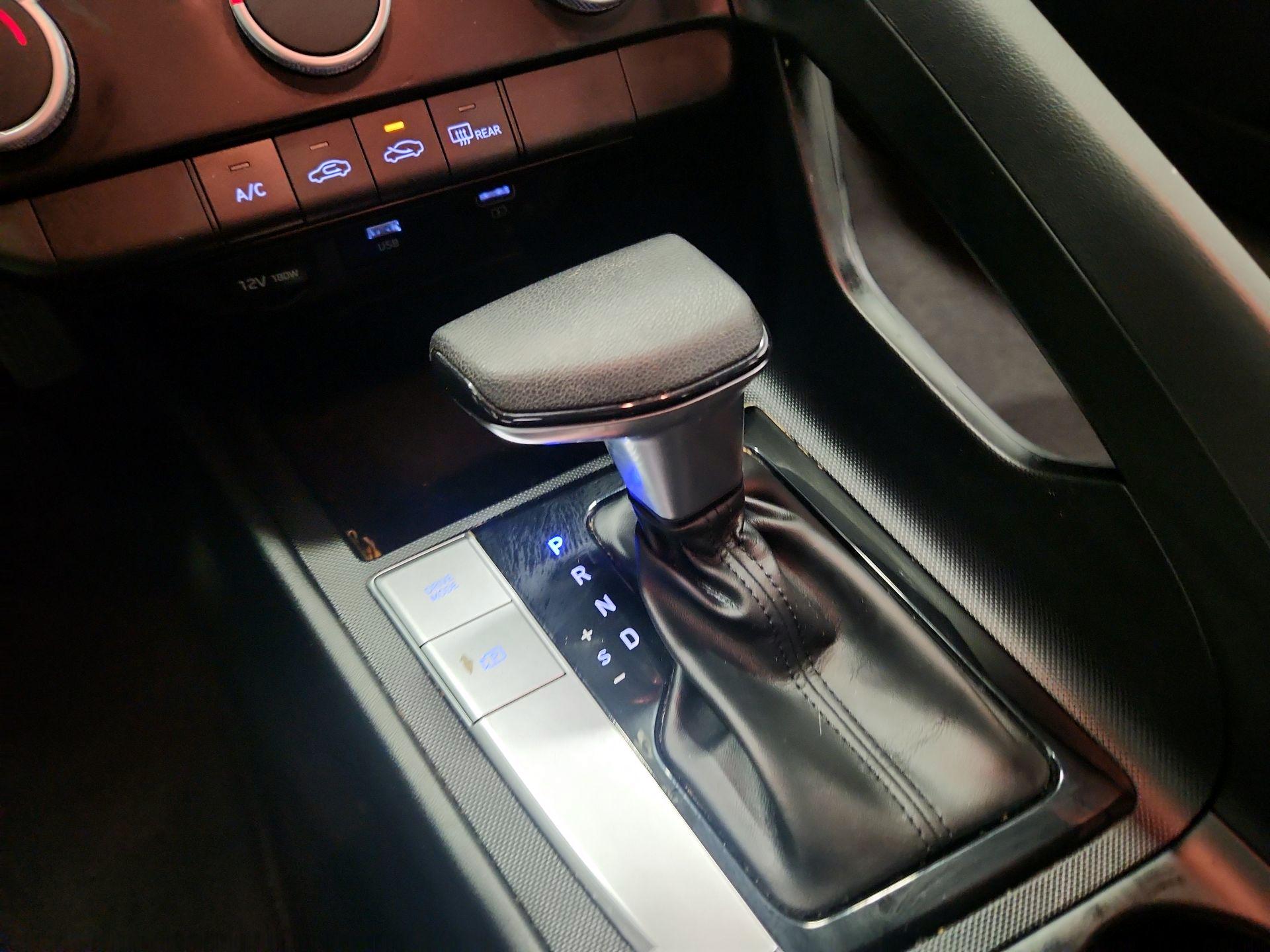 Thumbnail: 2022 Hyundai Elantra - 17