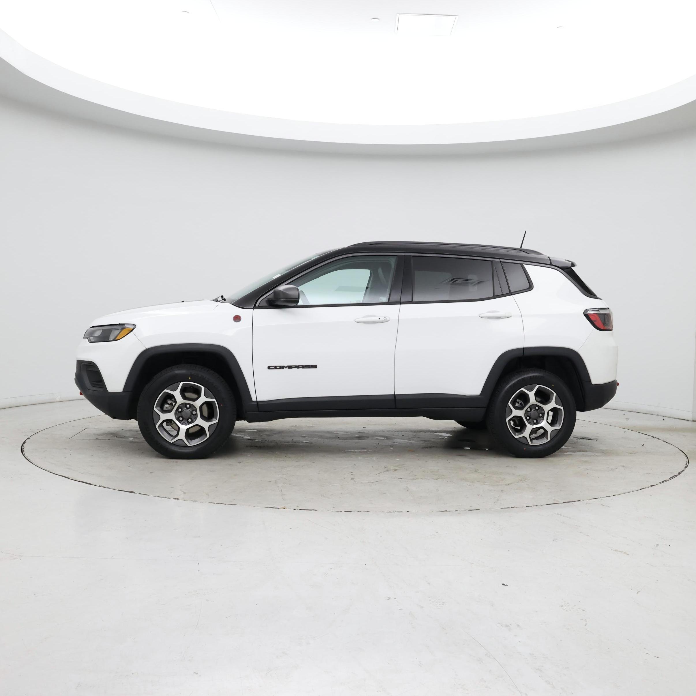 Thumbnail: 2022 Jeep Compass - 3