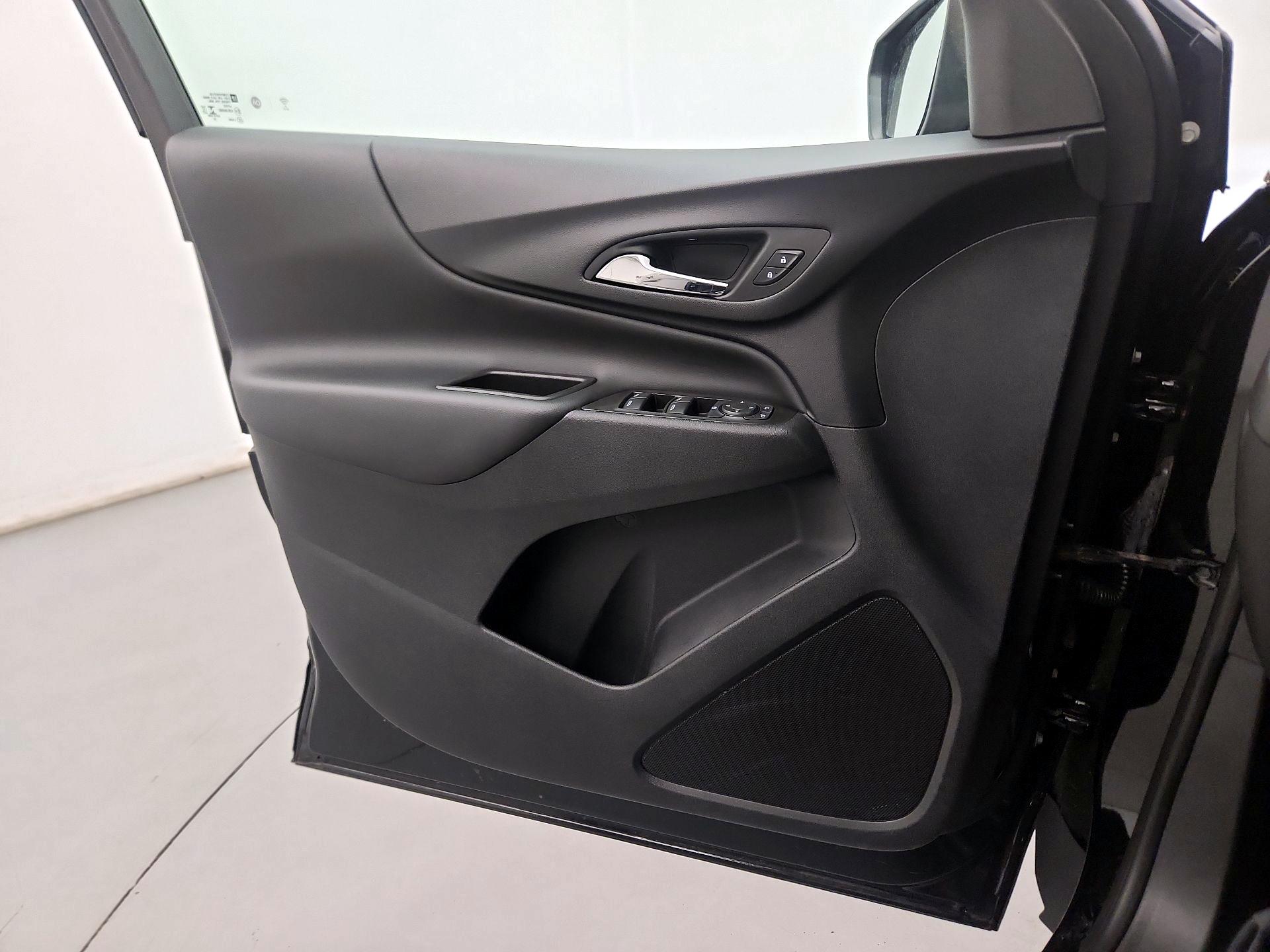 Thumbnail: 2022 Chevrolet Equinox - 10