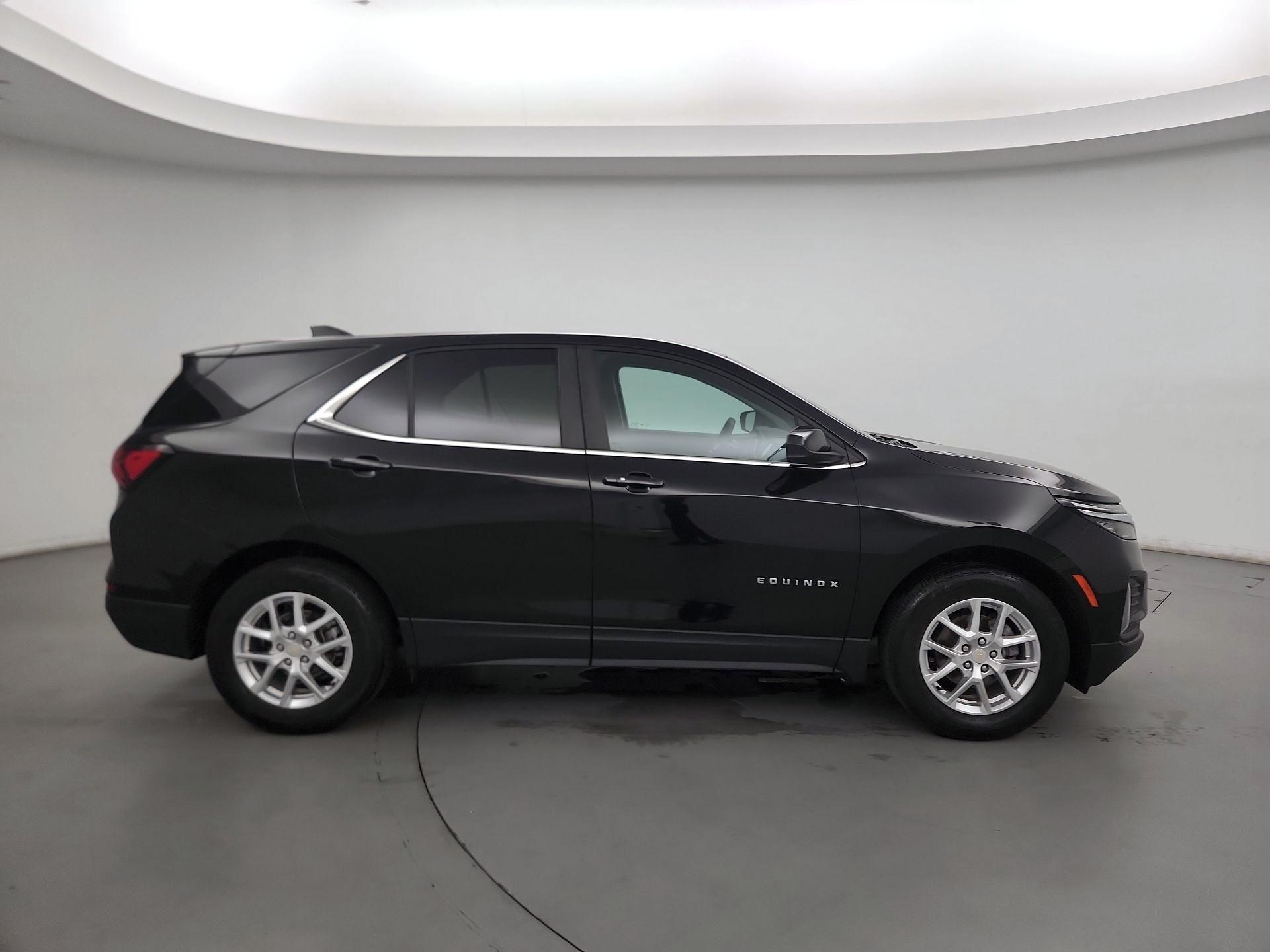 Thumbnail: 2022 Chevrolet Equinox - 4