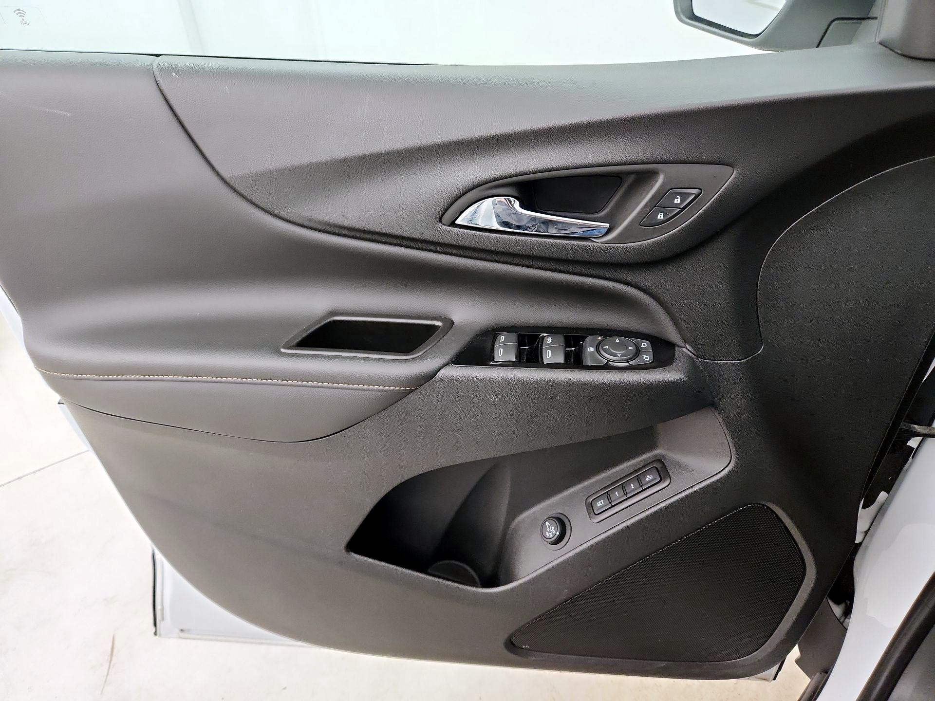 Thumbnail: 2022 Chevrolet Equinox - 10