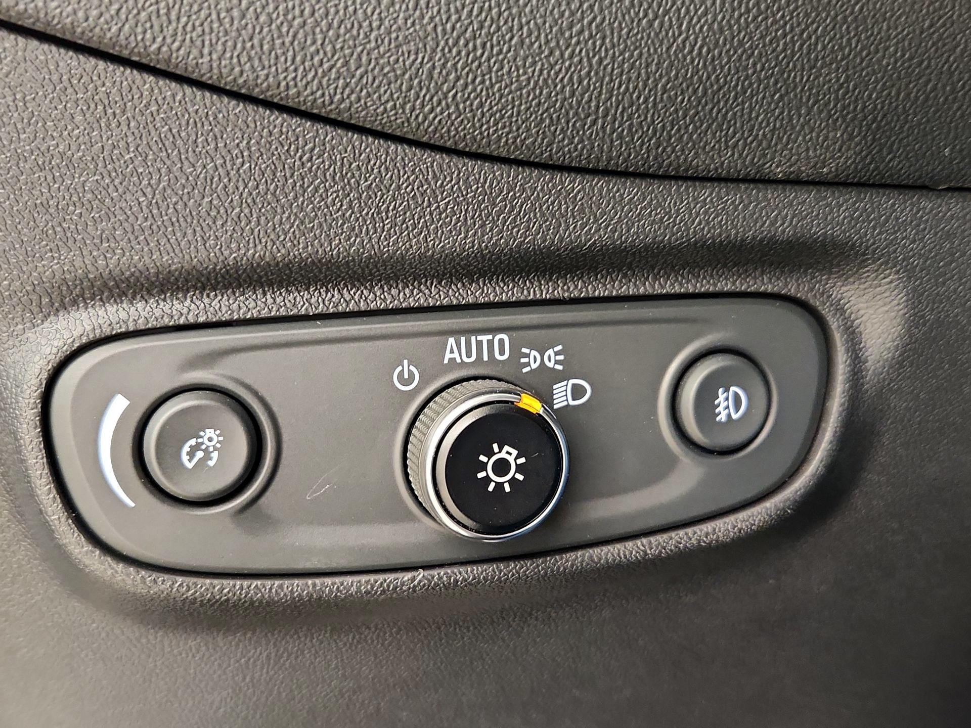 Thumbnail: 2022 Chevrolet Equinox - 11