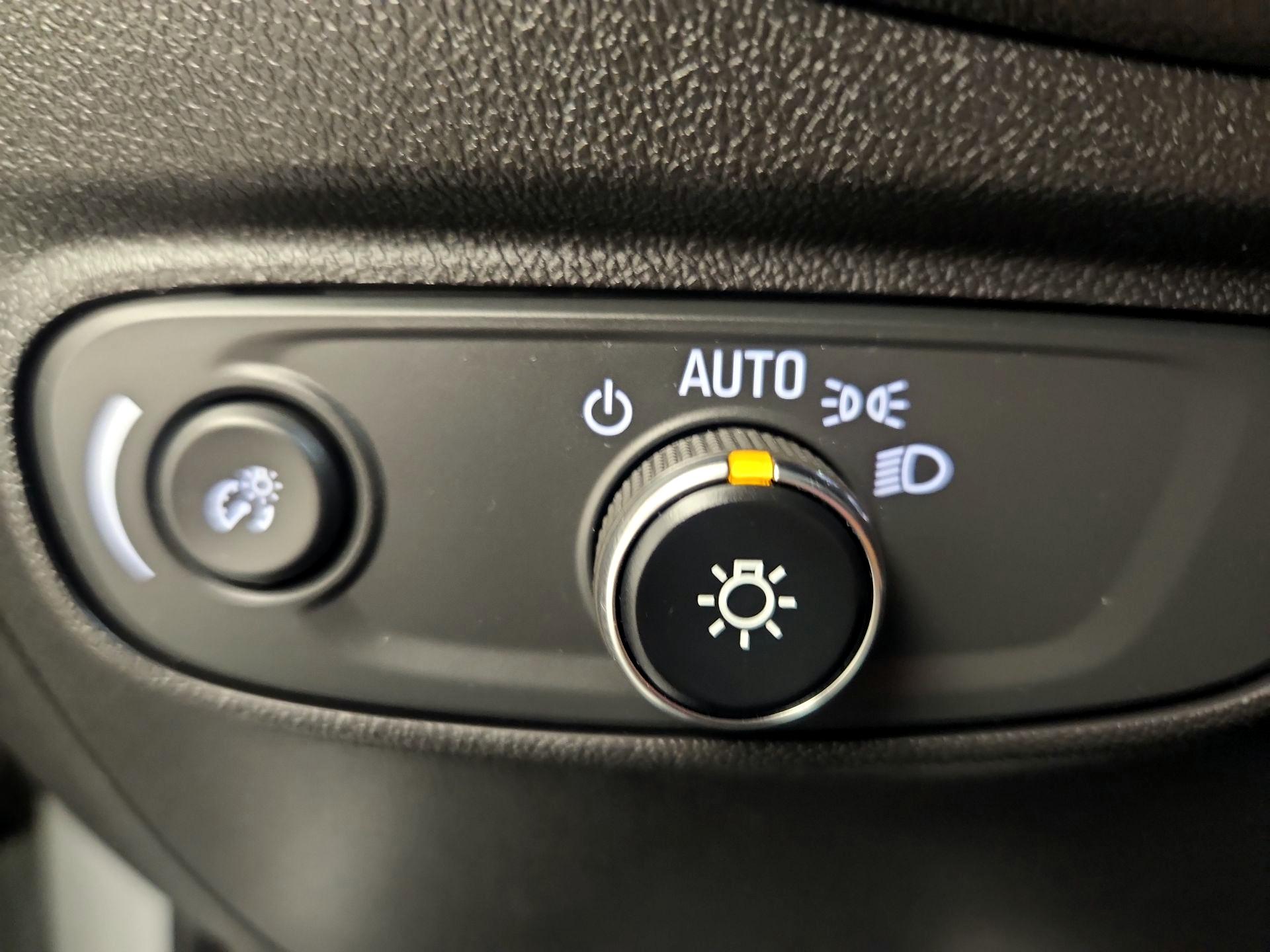 Thumbnail: 2022 Chevrolet Equinox - 11