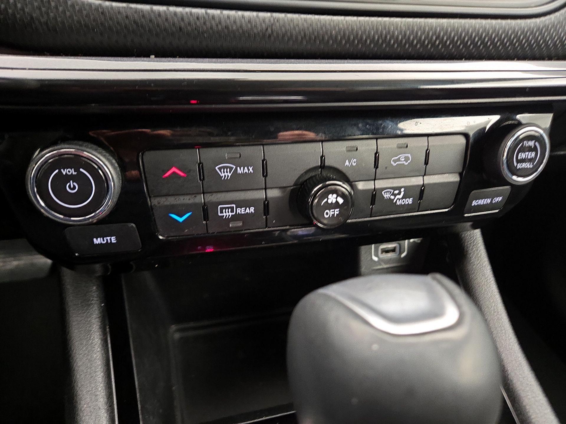 Thumbnail: 2022 Jeep Compass - 16