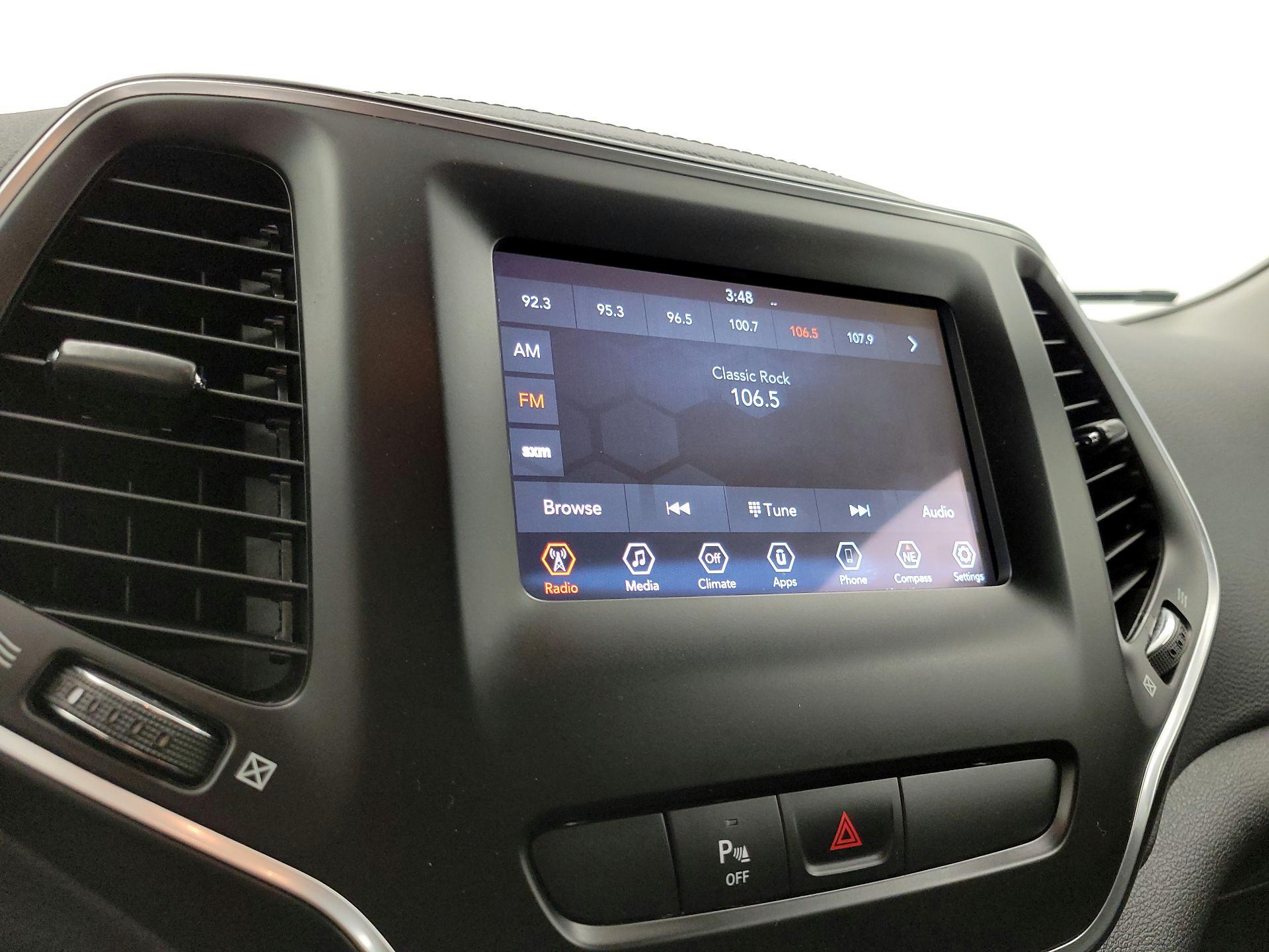 Thumbnail: 2020 Jeep Cherokee - 15