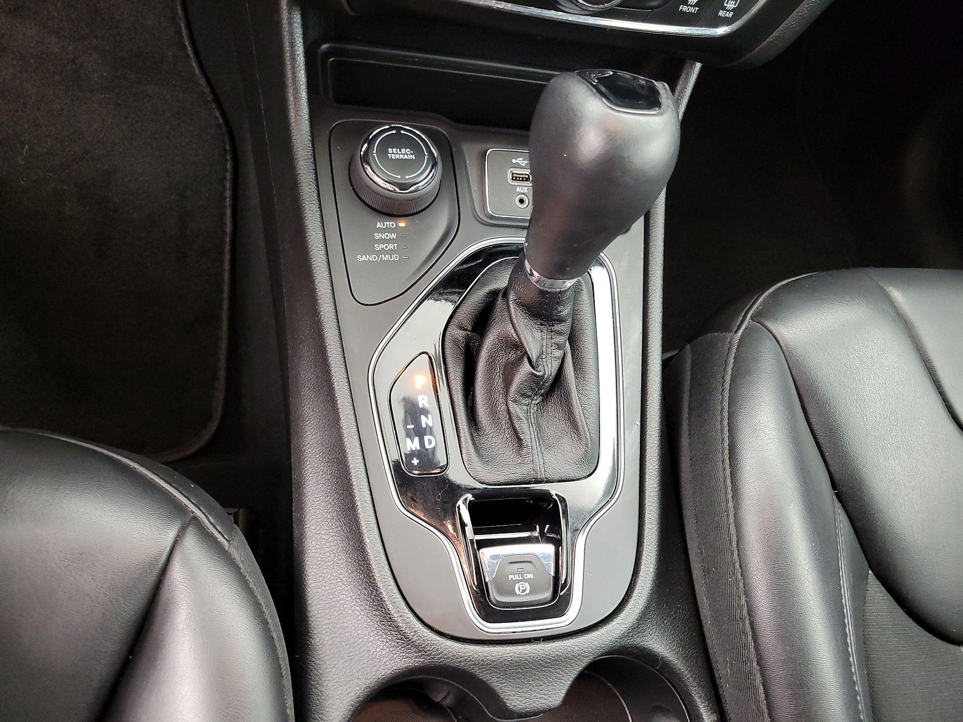 Thumbnail: 2020 Jeep Cherokee - 17