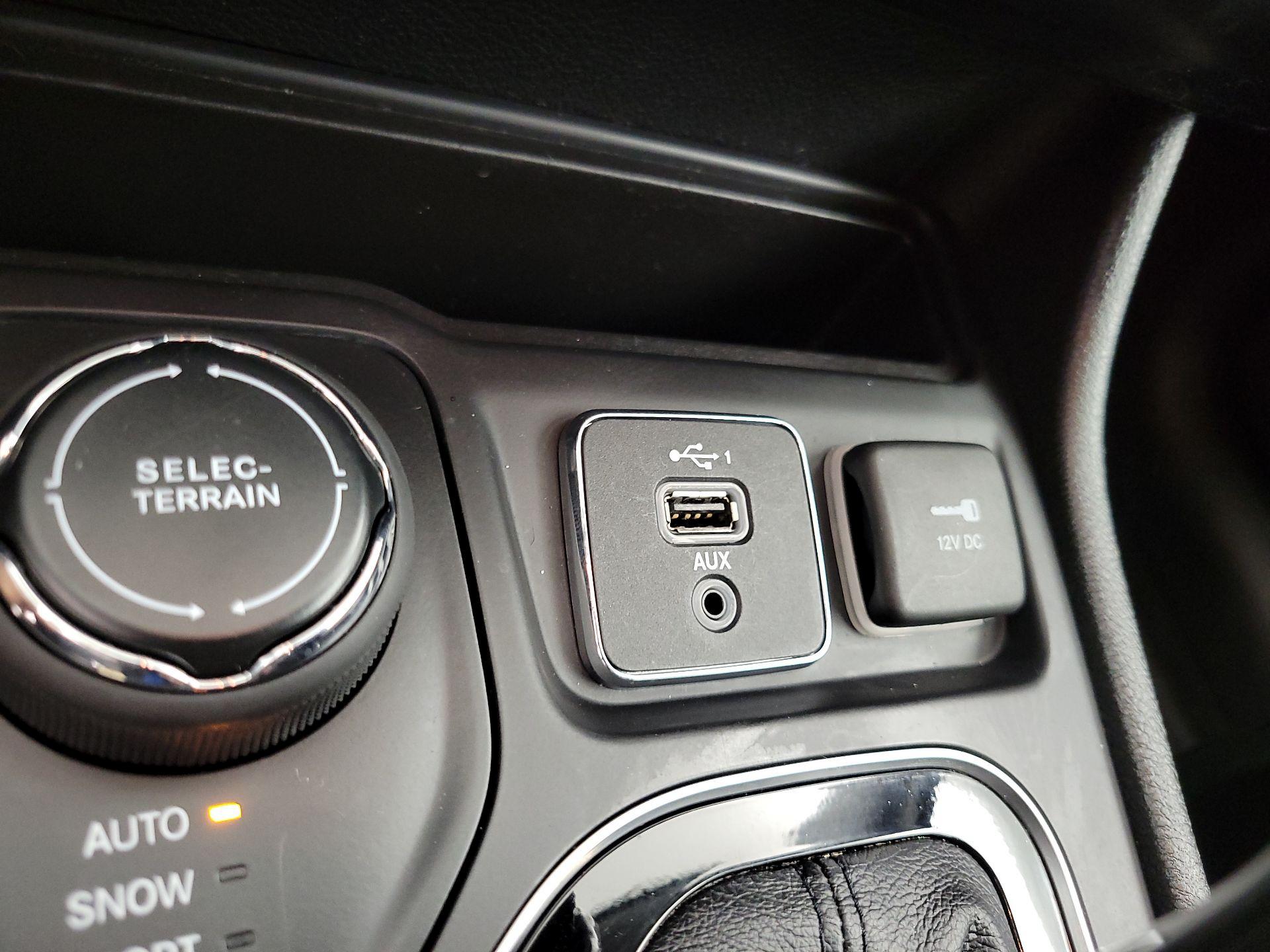 Thumbnail: 2020 Jeep Cherokee - 18