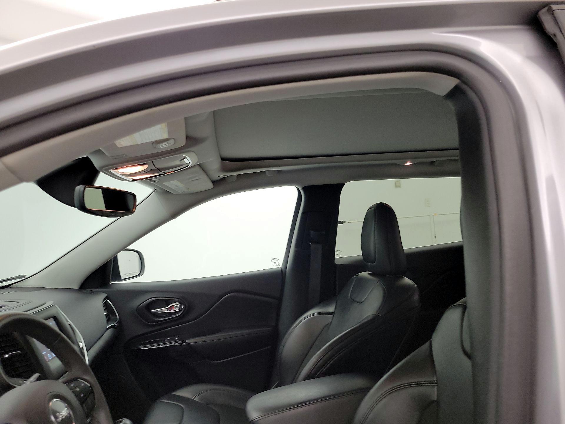 Thumbnail: 2020 Jeep Cherokee - 19