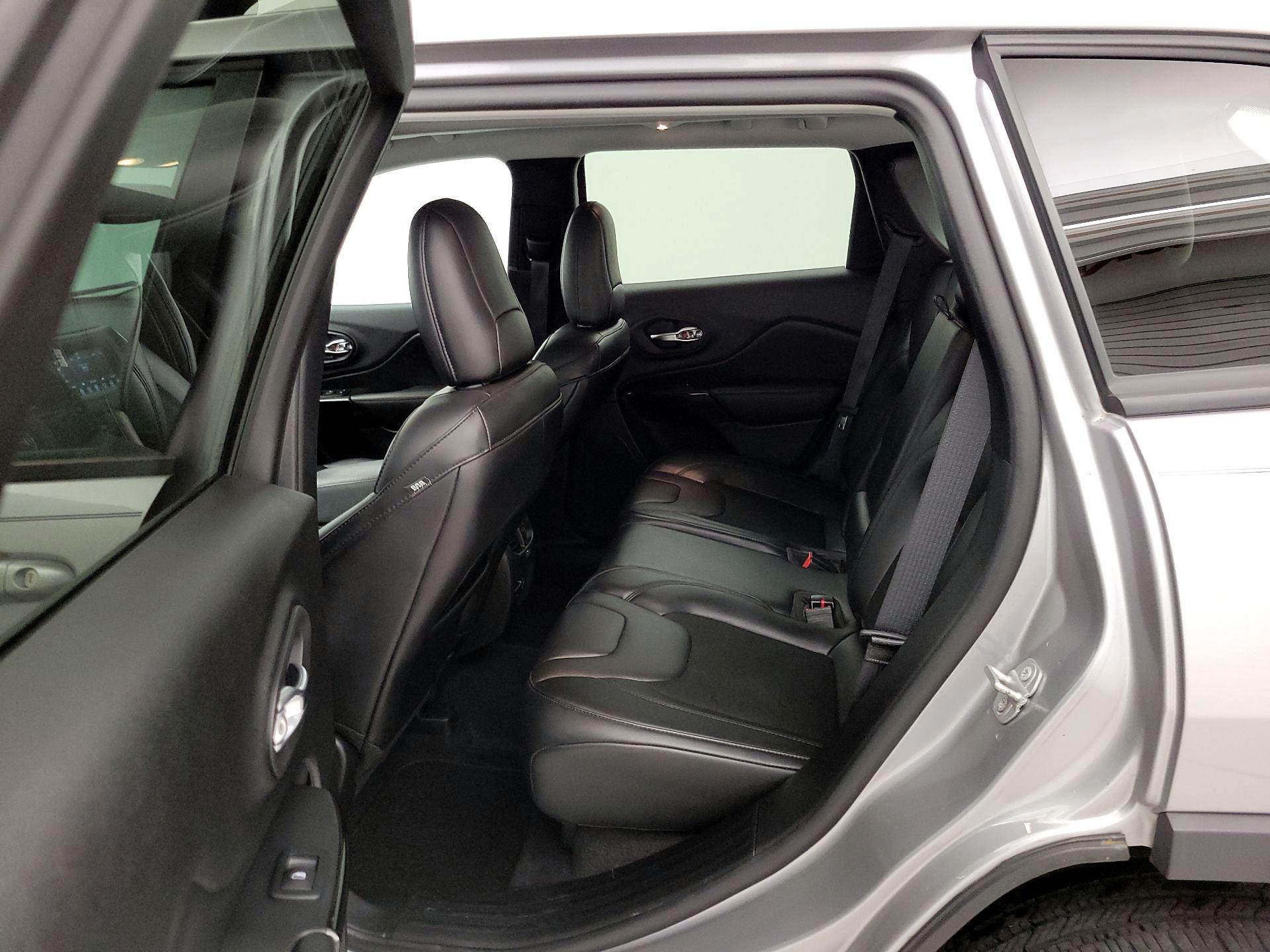 Thumbnail: 2020 Jeep Cherokee - 20