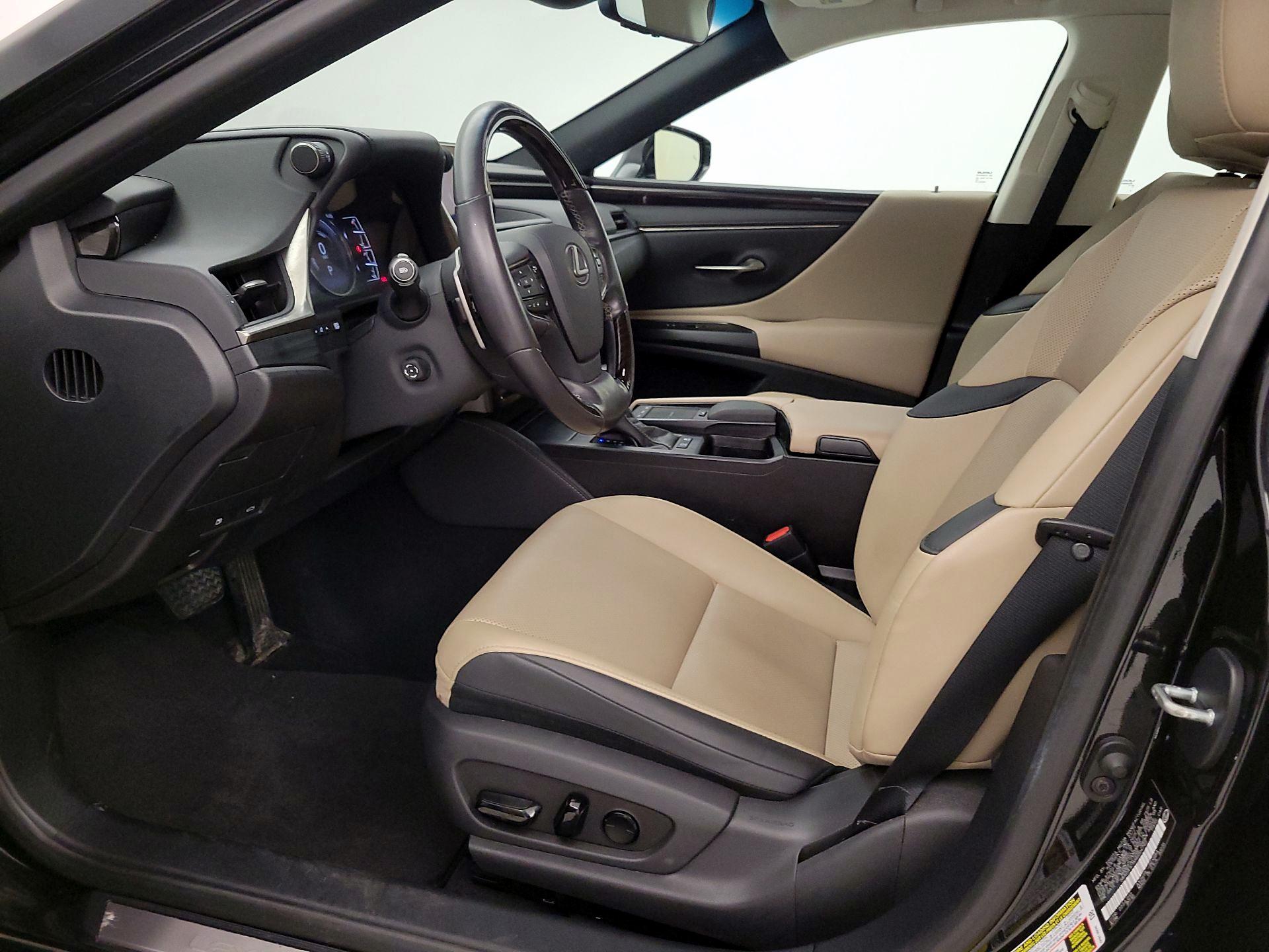 Thumbnail: 2021 Lexus ES - 11