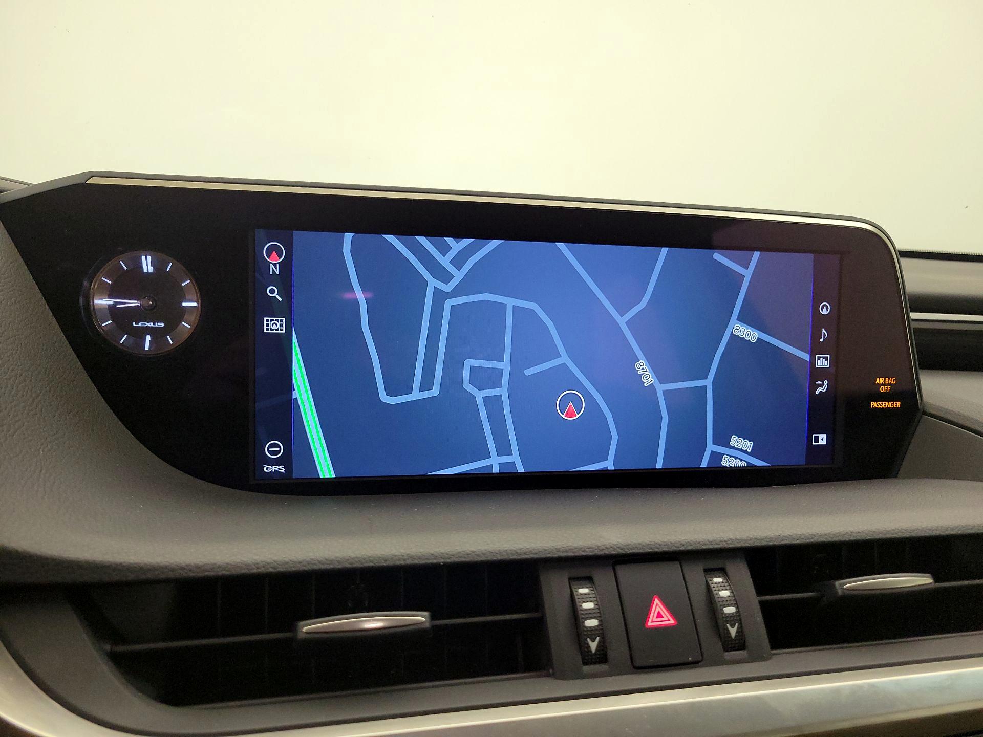 Thumbnail: 2021 Lexus ES - 14