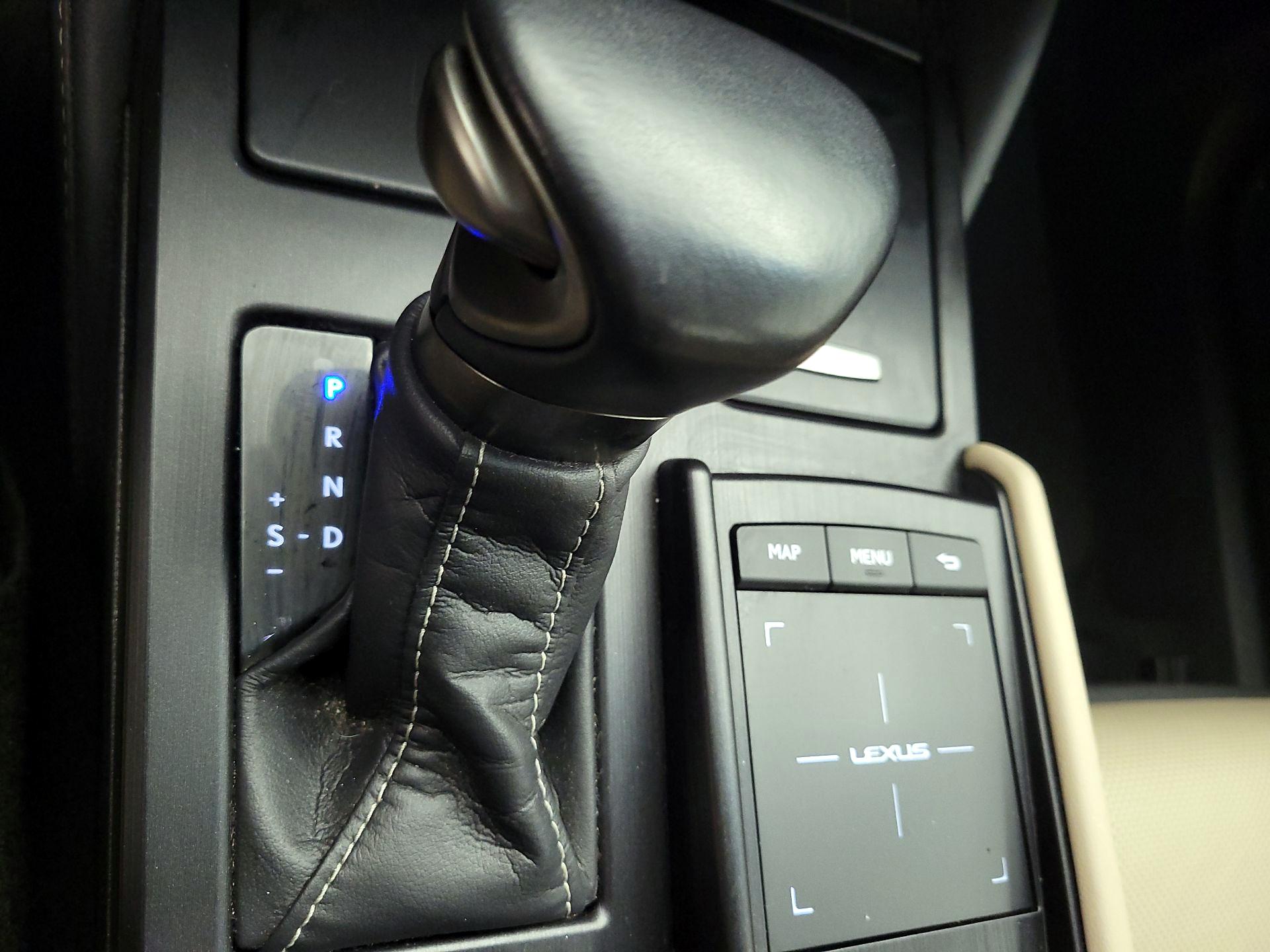 Thumbnail: 2021 Lexus ES - 18