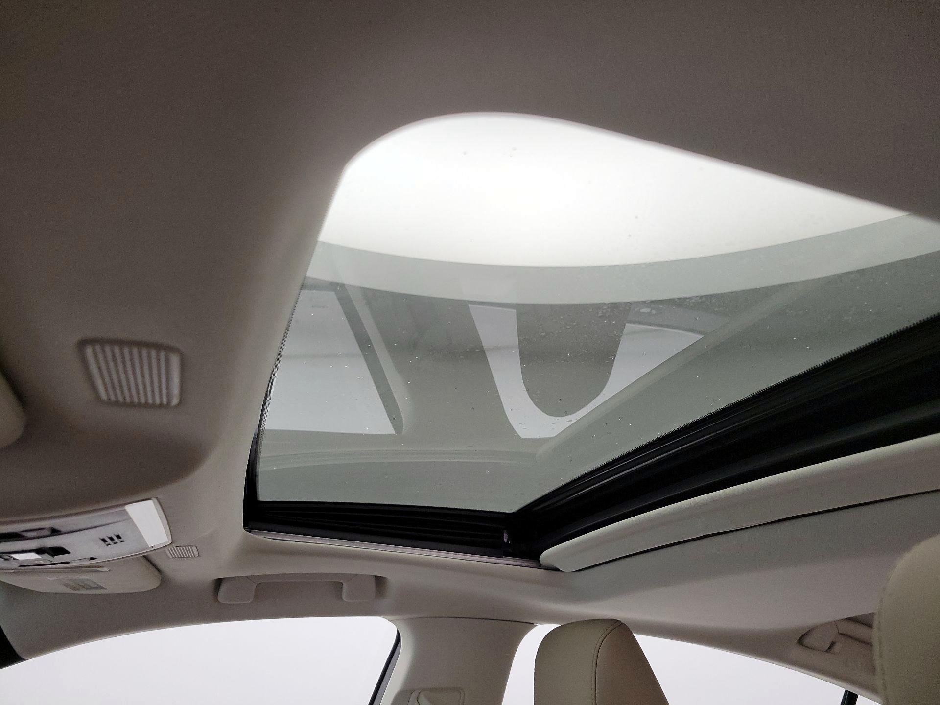 Thumbnail: 2021 Lexus ES - 20