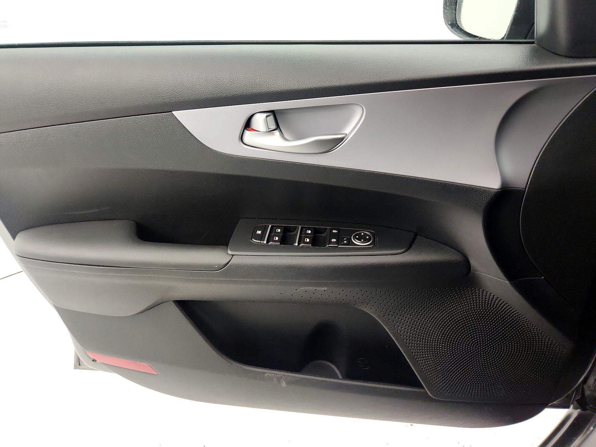 Thumbnail: 2024 Kia Forte - 12