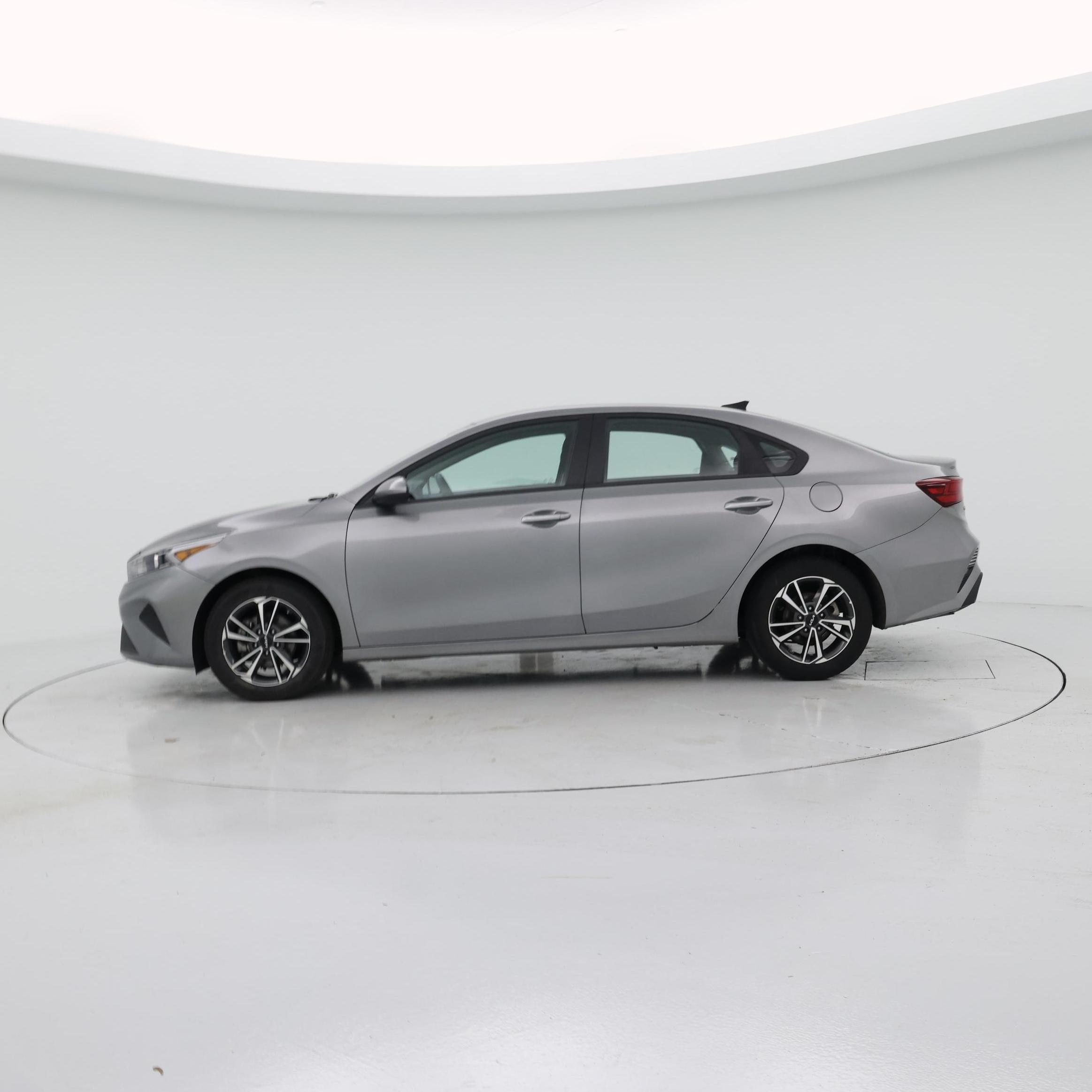 Thumbnail: 2024 Kia Forte - 3