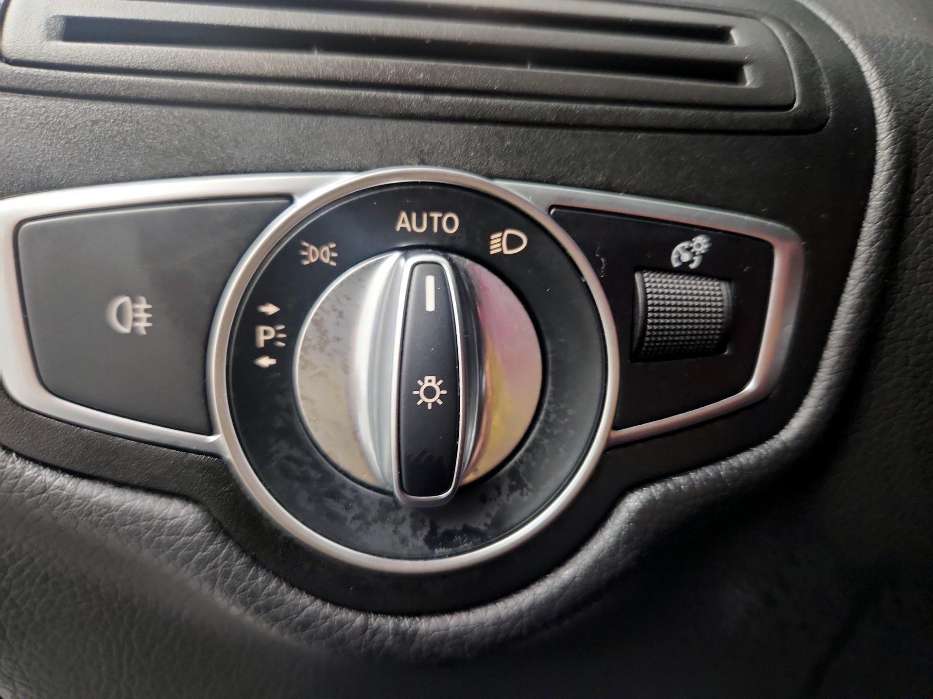 Thumbnail: 2022 Mercedes-Benz GLC - 11