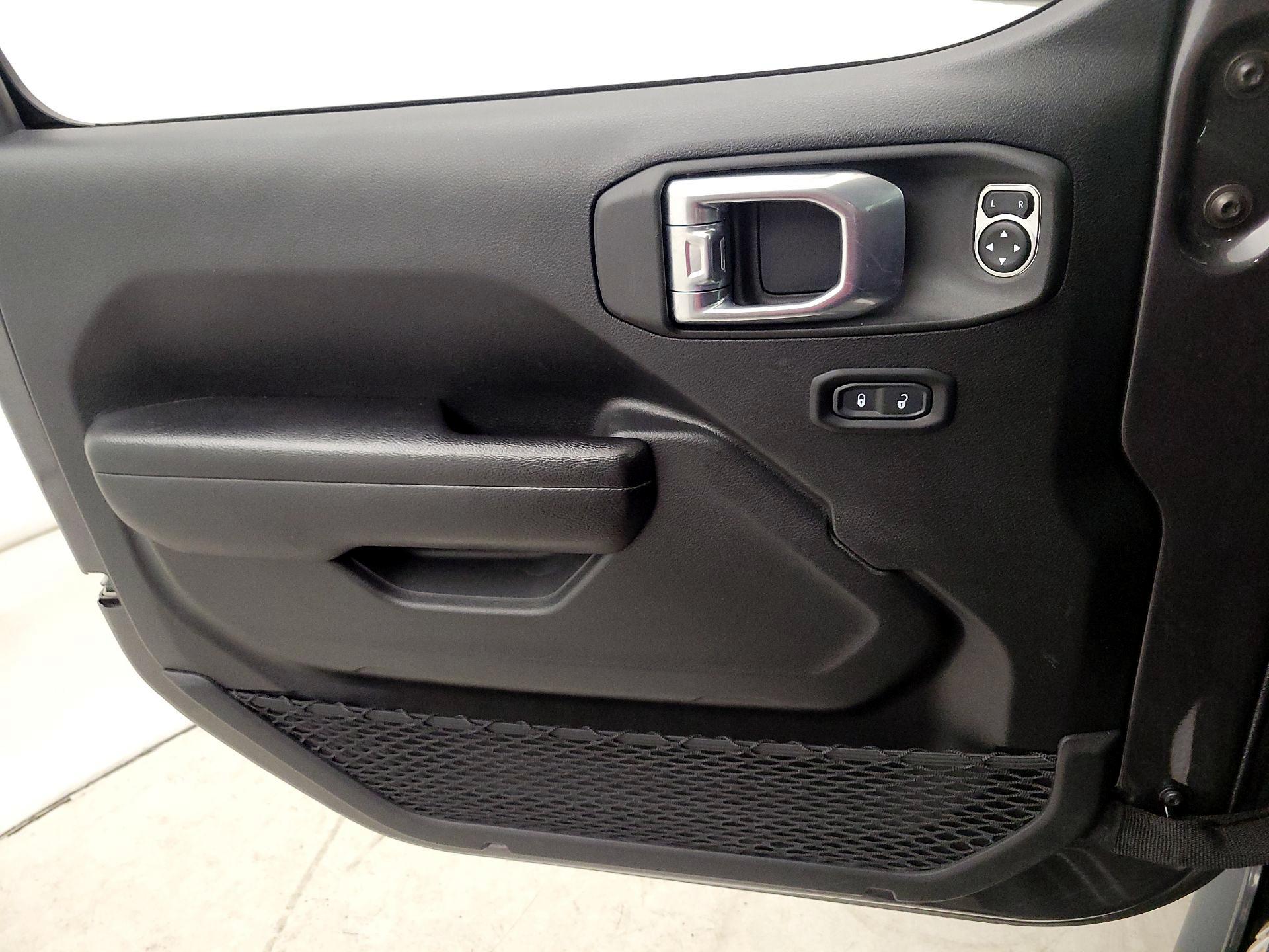 Thumbnail: 2021 Jeep Gladiator - 12