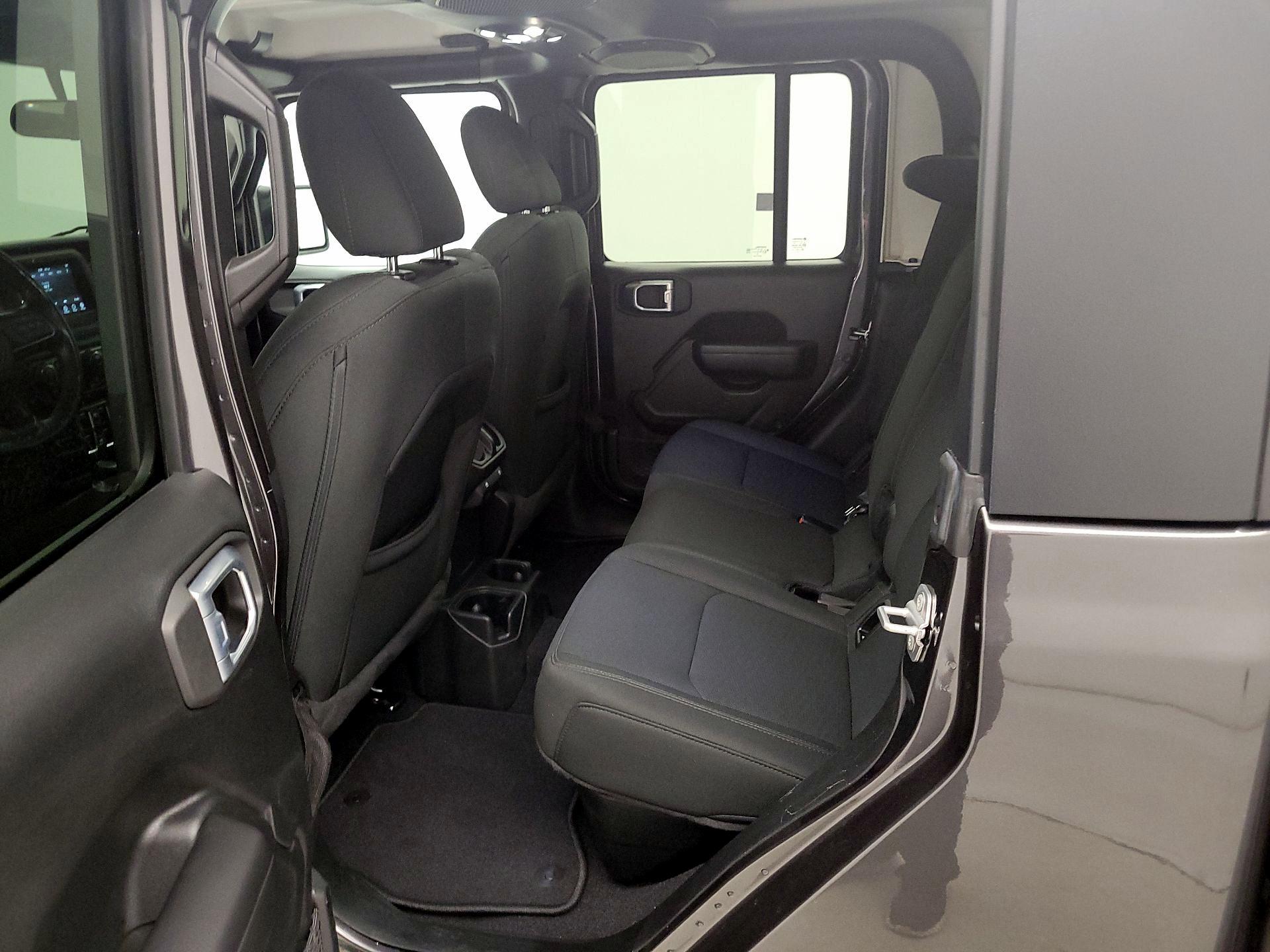 Thumbnail: 2021 Jeep Gladiator - 19