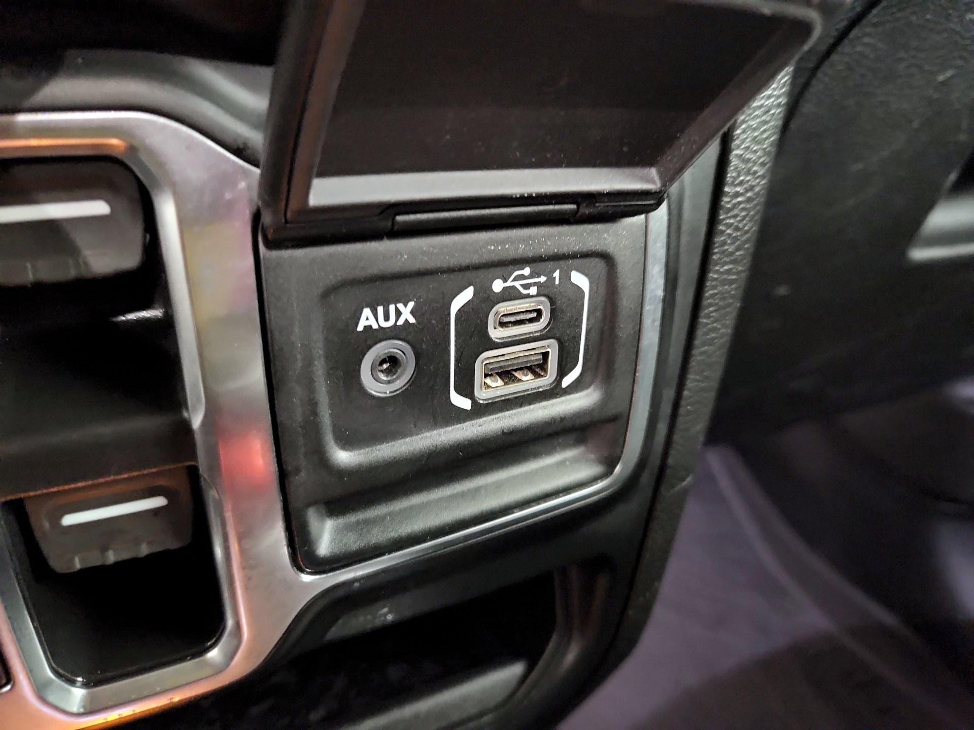 Thumbnail: 2022 Jeep Gladiator - 17