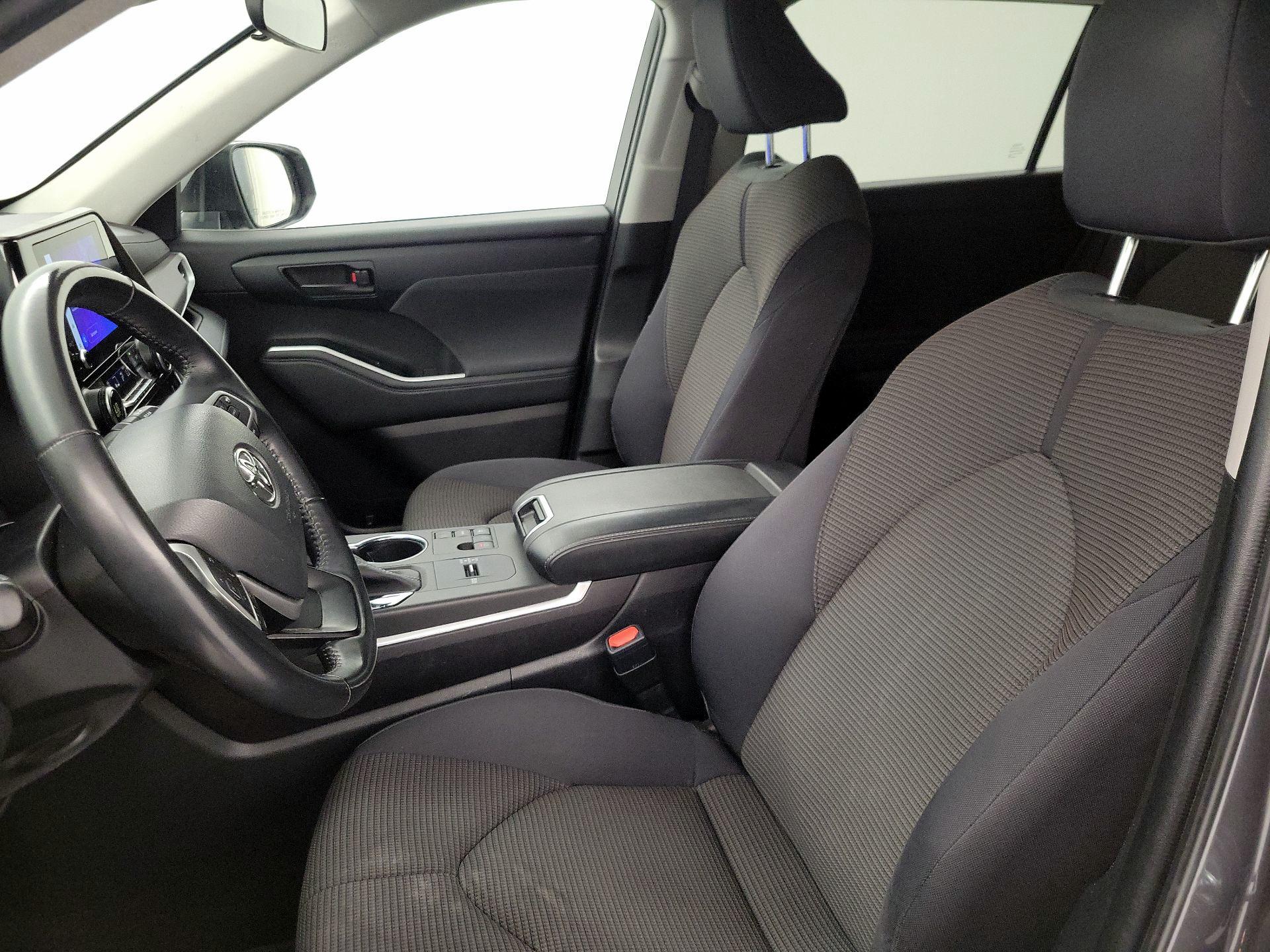 Thumbnail: 2023 Toyota Highlander - 11