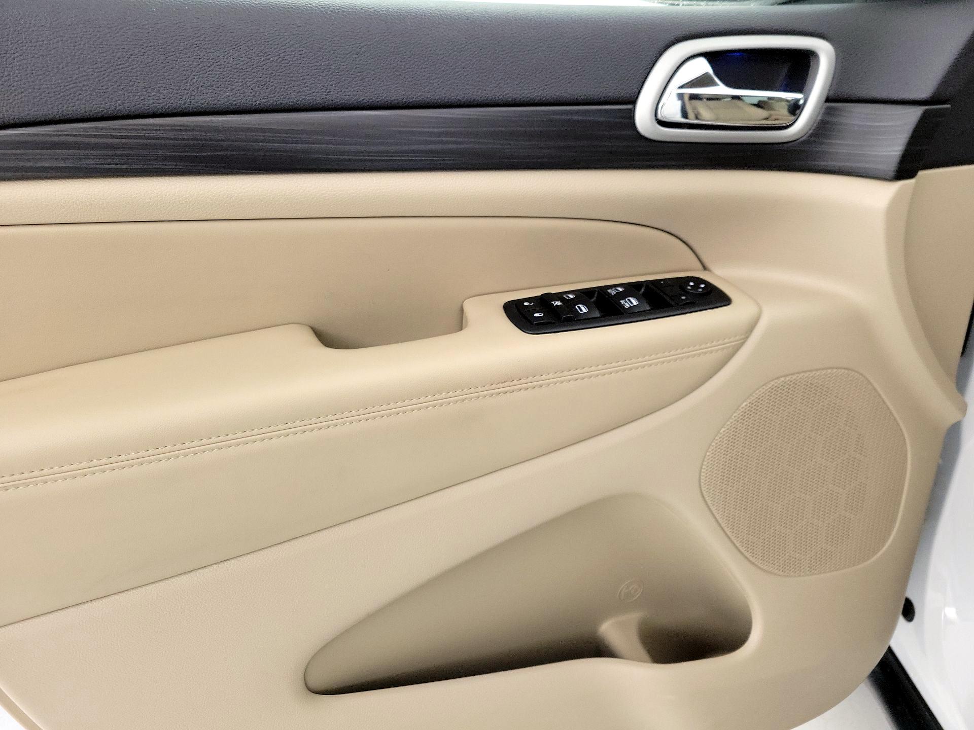 Thumbnail: 2022 Jeep Grand Cherokee - 12