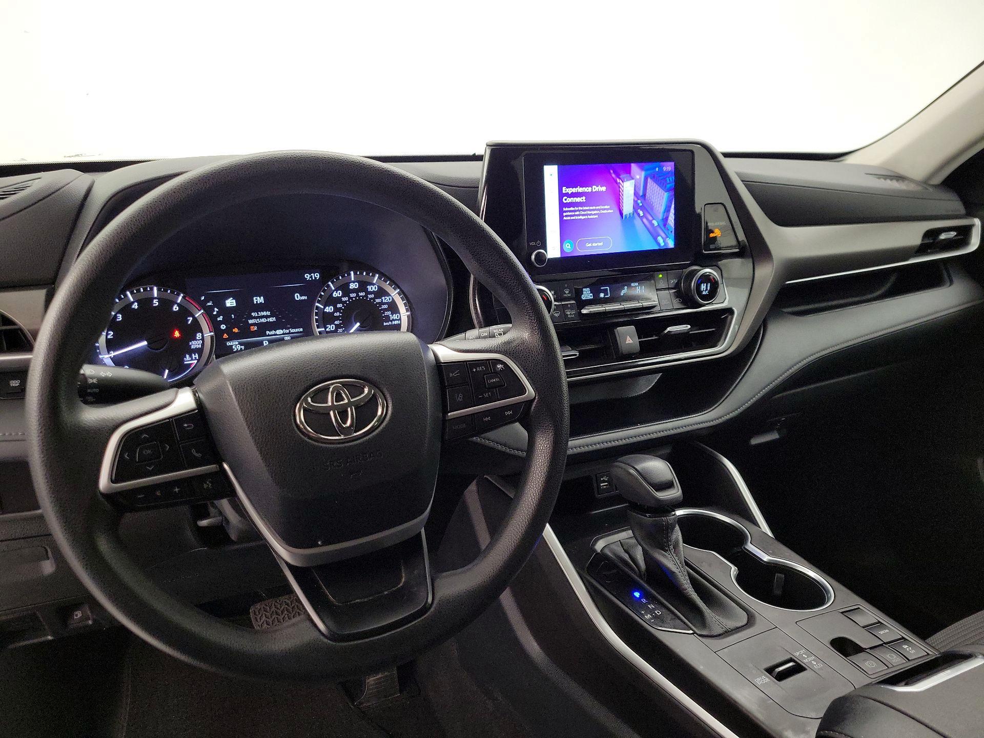 Thumbnail: 2023 Toyota Highlander - 9