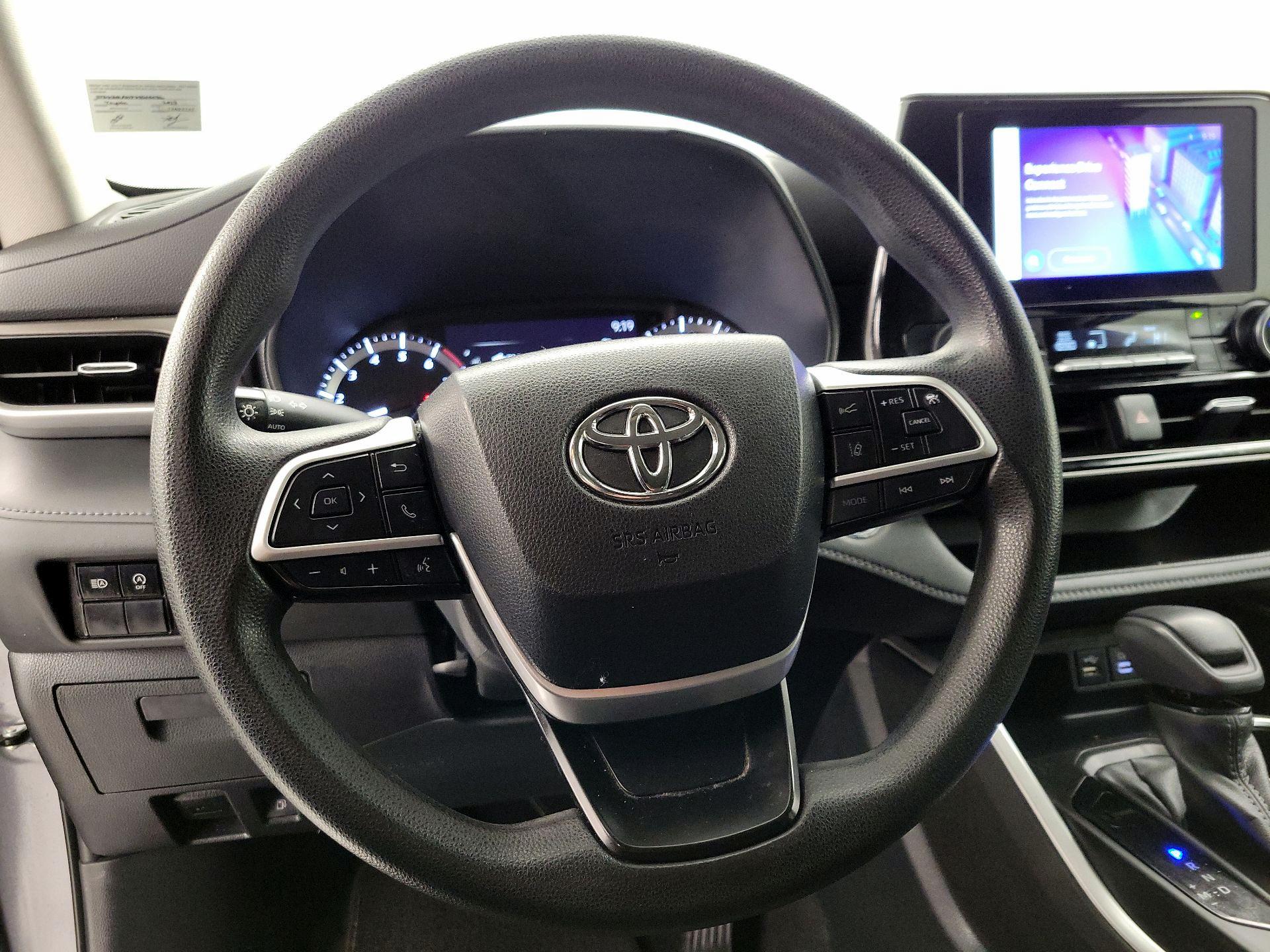 Thumbnail: 2023 Toyota Highlander - 10