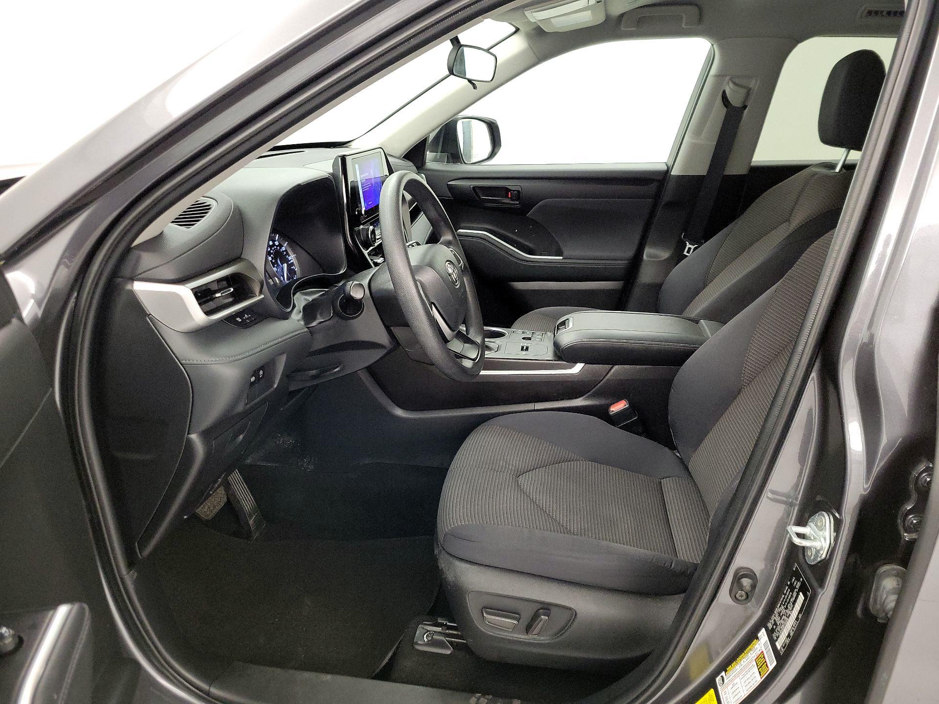 Thumbnail: 2023 Toyota Highlander - 11