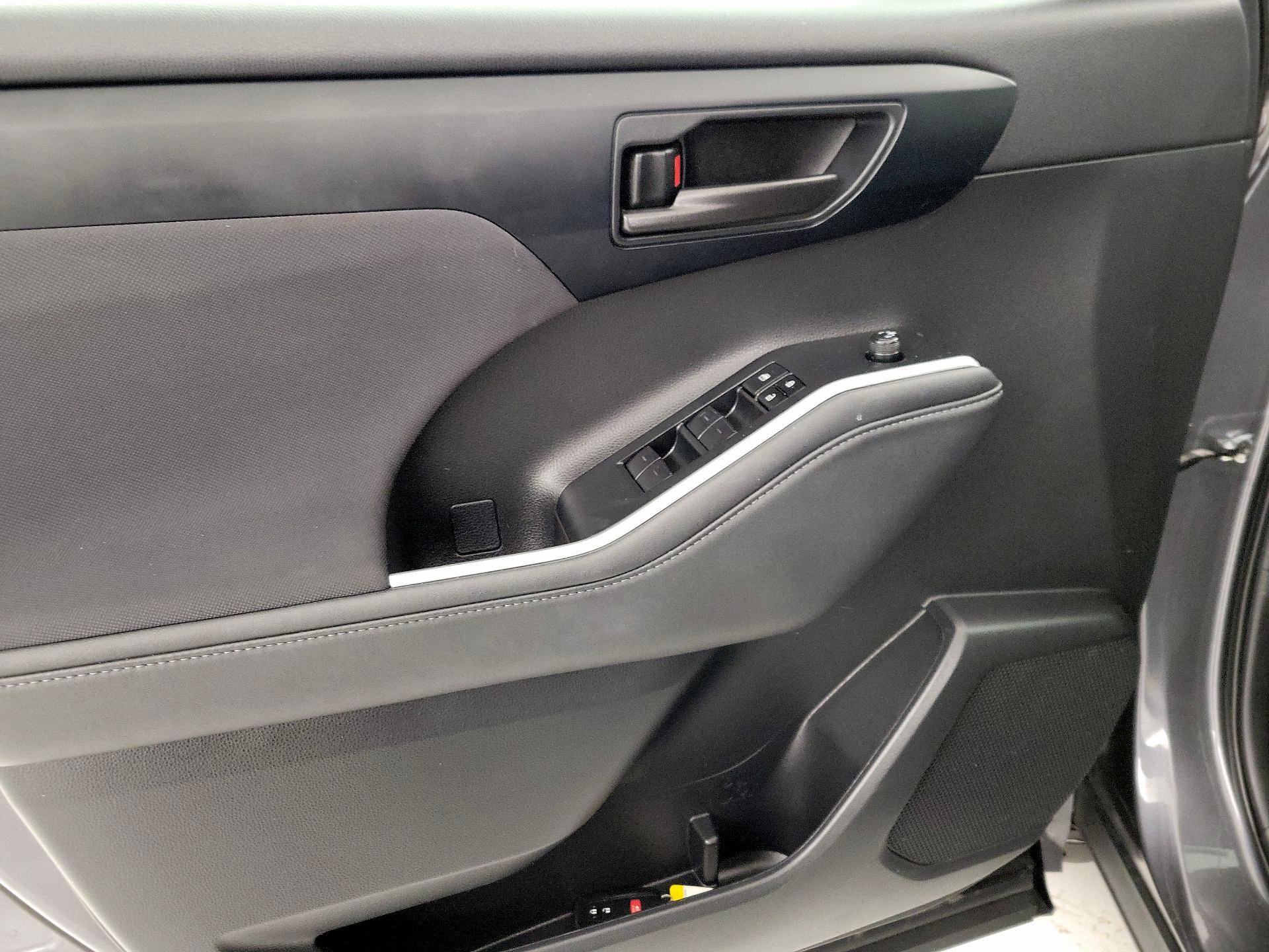 Thumbnail: 2023 Toyota Highlander - 12