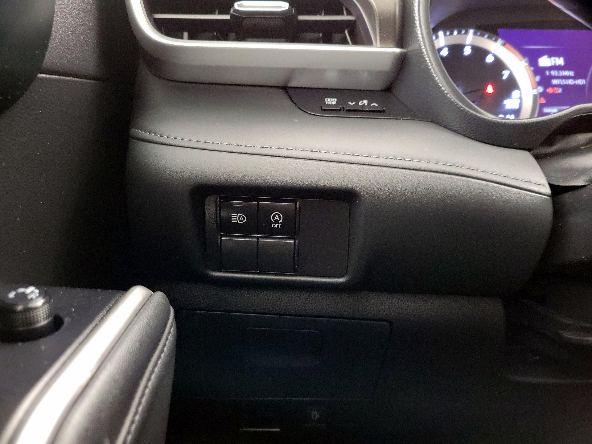 Thumbnail: 2023 Toyota Highlander - 13