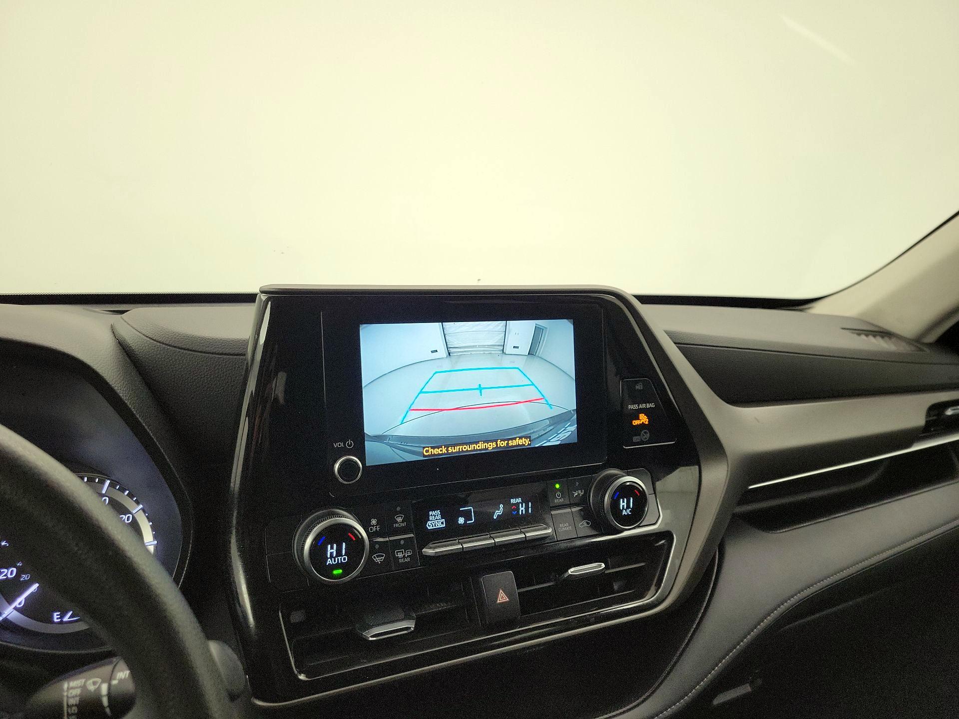 Thumbnail: 2023 Toyota Highlander - 14