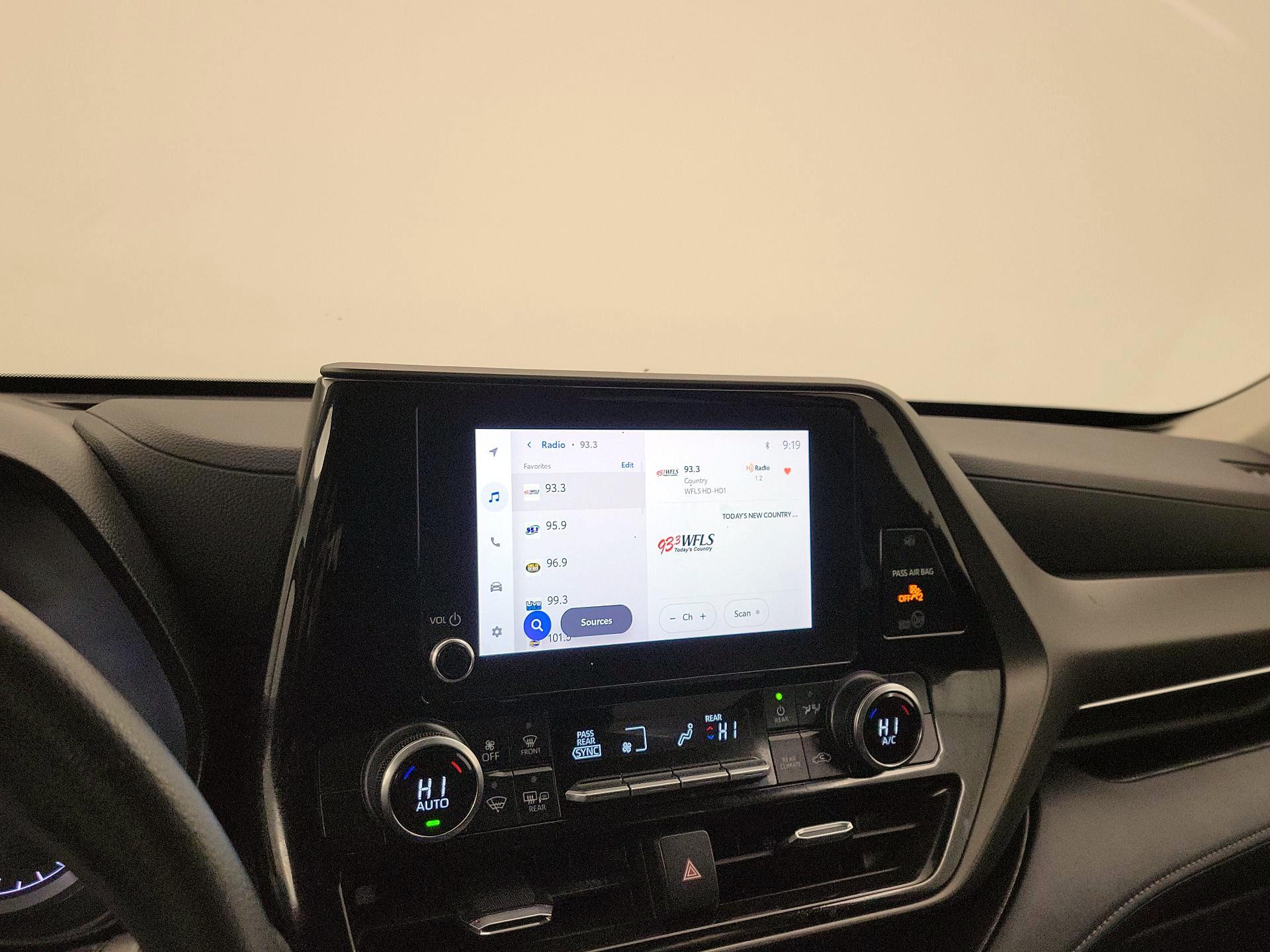 Thumbnail: 2023 Toyota Highlander - 15