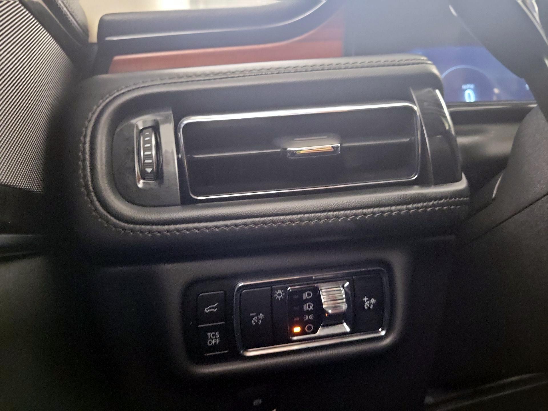 Thumbnail: 2023 Lincoln Nautilus - 11